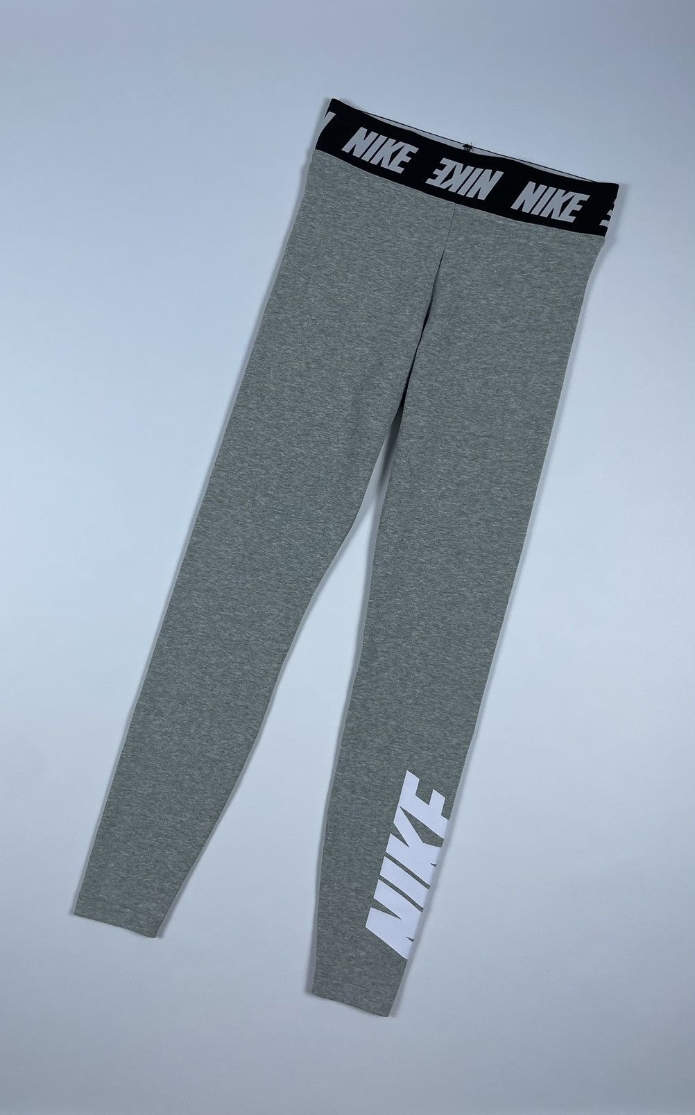 Nike Nike Sportswear Women's High-Rise Tight Fit Leggings Grey Size 26" / US 2 / IT 38 - 1 Thumbnail