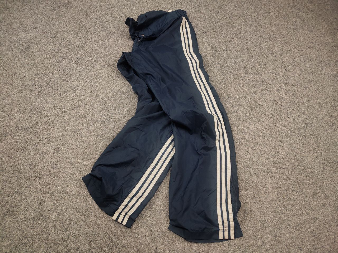 Adidas Vintage 80's Adidas Track Pants baggy Navy Blue 3-Stripes Size US 32 / EU 48 - 2 Thumbnail