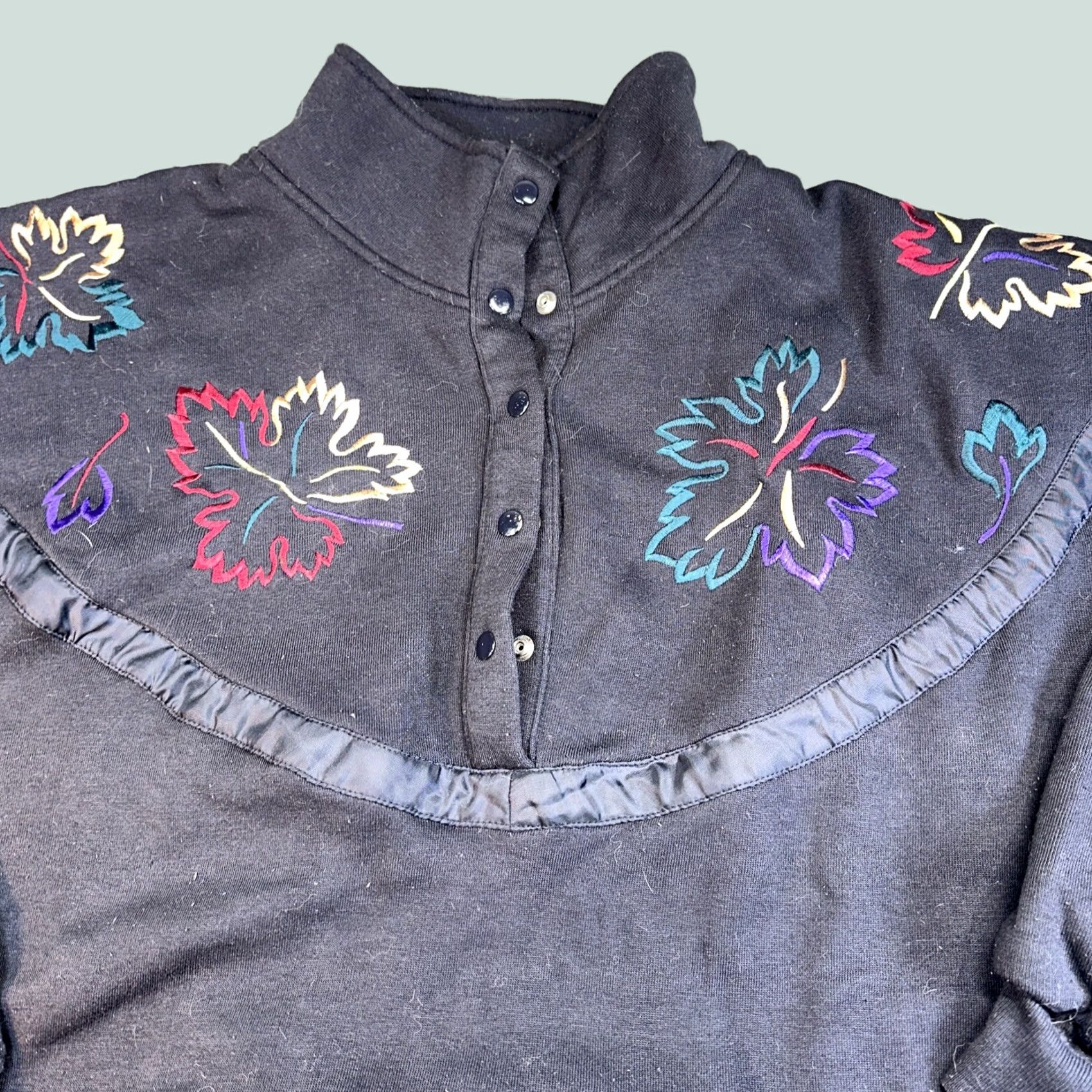 Vintage VINTAGE Women’s Embroidered Fall Leaves Button-Up Crewneck Shirt XL Black Womens Size XL / US 12-14 / IT 48-50 - 1 Thumbnail