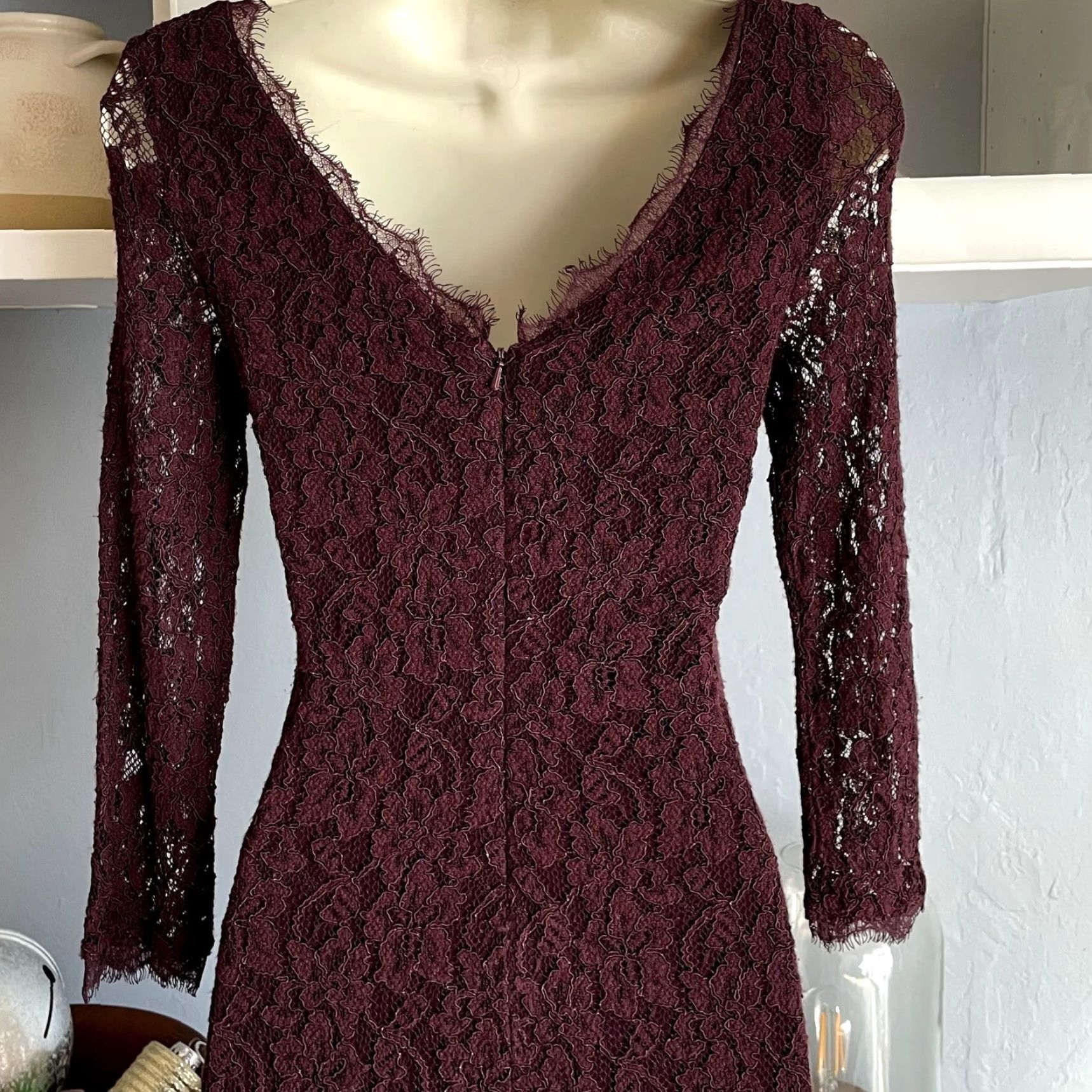 Aritzia Aritzia Babaton Rafael Burgundy Lace Sheath Dress Women Size 0 Size XS / US 0-2 / IT 36-38 - 4 Thumbnail
