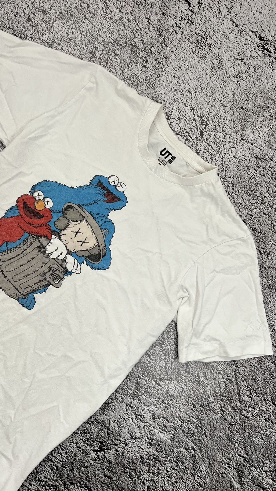 Kaws × Uniqlo Kaws x Uniqlo UT Sesame Street T shirt Size US S / EU 44-46 / 1 - 1 Thumbnail