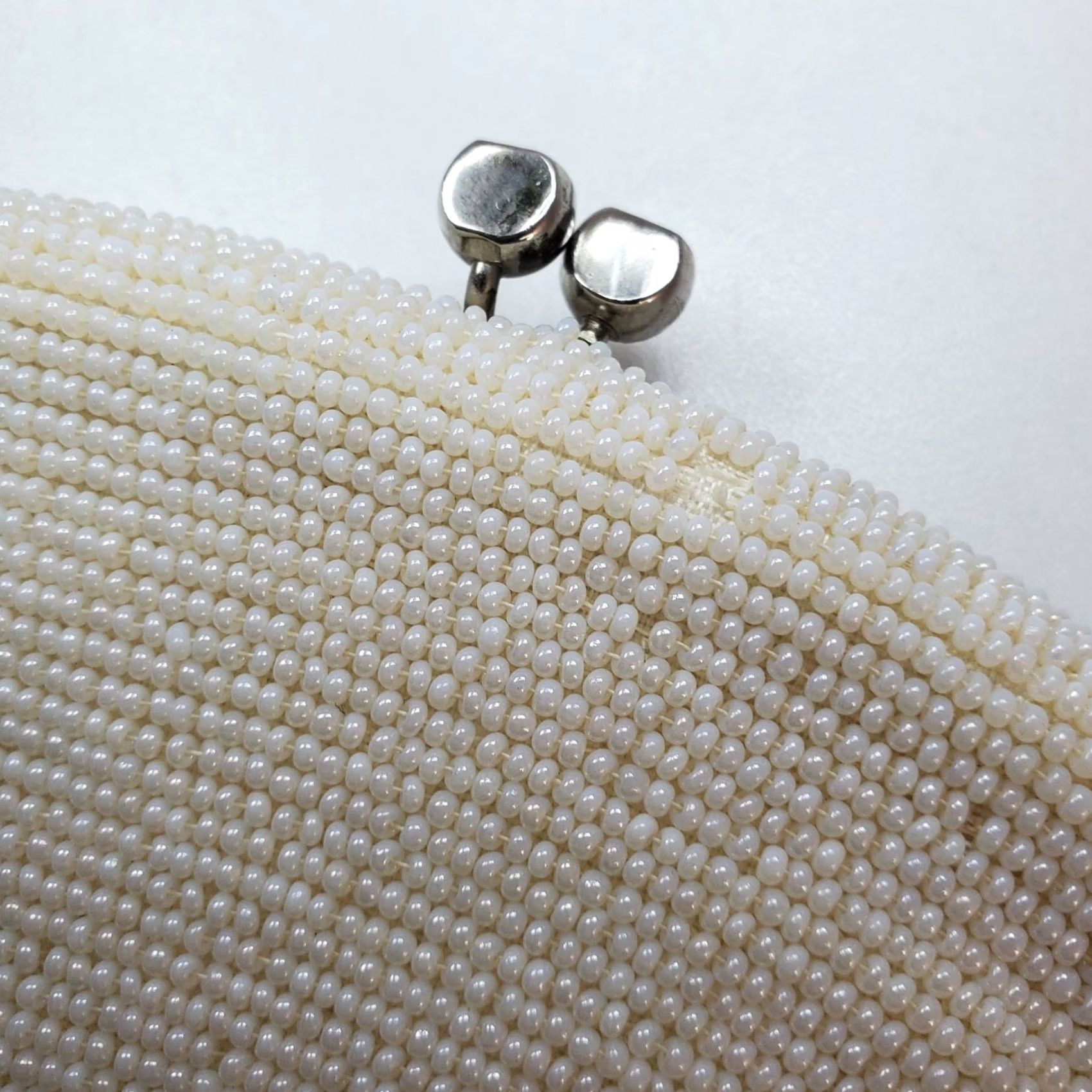 Vintage VINTAGE Ivory Seed Bead Clutch 1950s Eveningwear Woman 8"x5" Fleur De Lis Beaded Japan Womens Clutch Size ONE SIZE - 5 Thumbnail