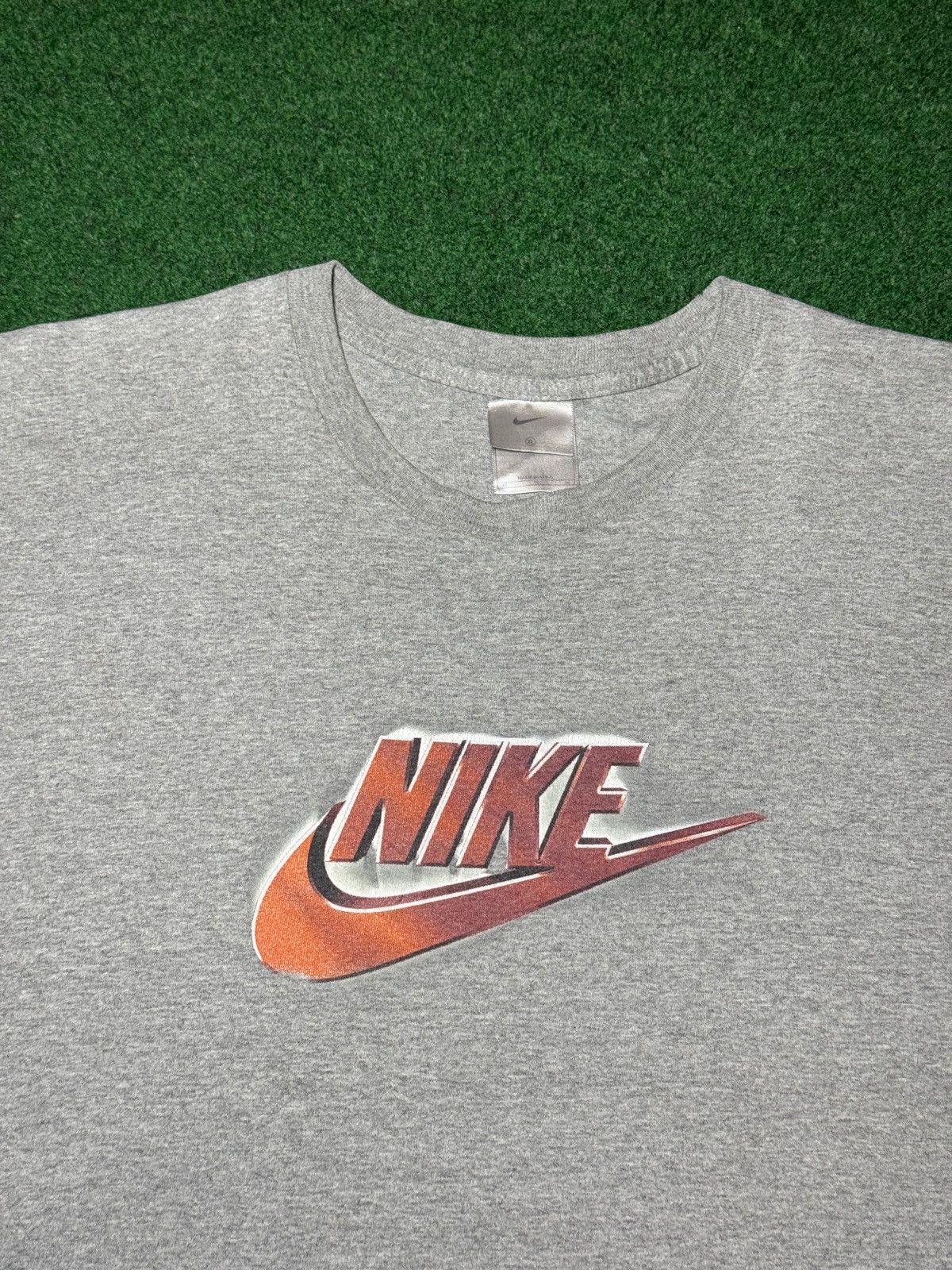 Nike Nike Y2K Gradient Center Swoosh XL Skater Hip Hop T Shirt Size US XL / EU 56 / 4 - 2 Thumbnail