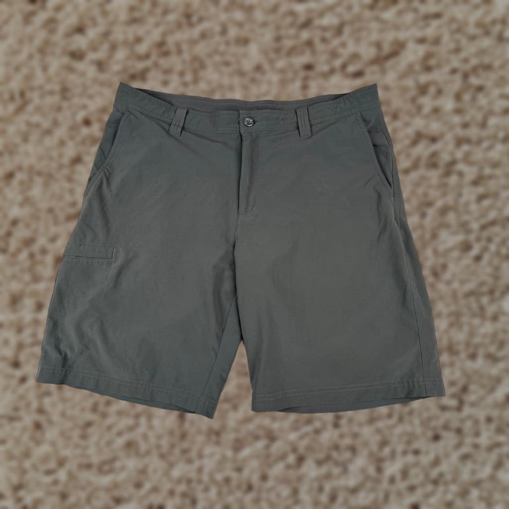 Vintage Columbia Men Cargo Shorts 38 Gray Polyester Blend Cotton Nylon Regular Fit Cargo Pocket Belted Elastic Waist Pockets 10 Inseam 38x10 Casual Travel Size US 38 / EU 54 - 1 Thumbnail