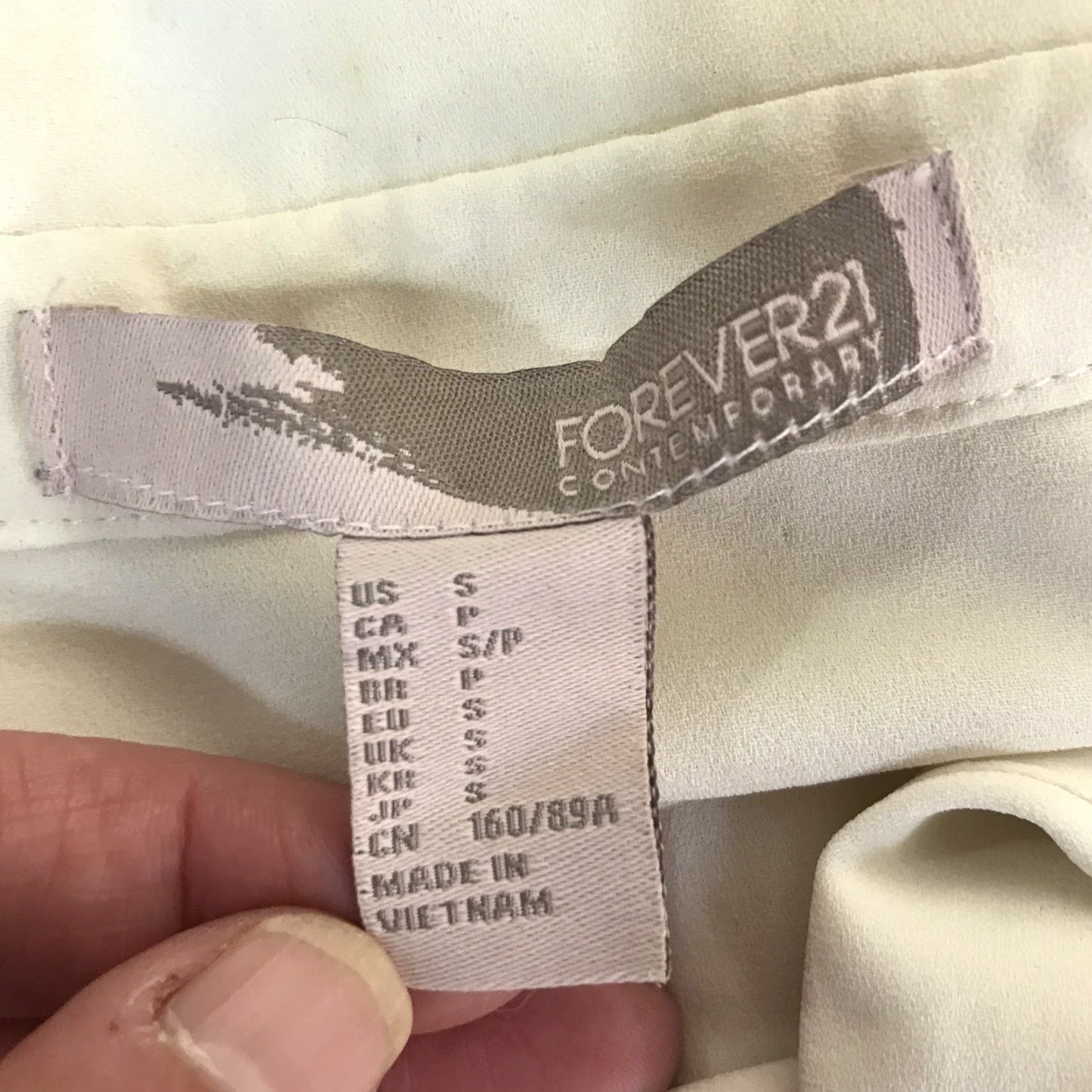 Forever 21 FOREVER 21 Sheer Ivory Dress Shirt Blouse Womens Size S Long Sleeve Snap Collared Size S / US 4 / IT 40 - 3 Thumbnail