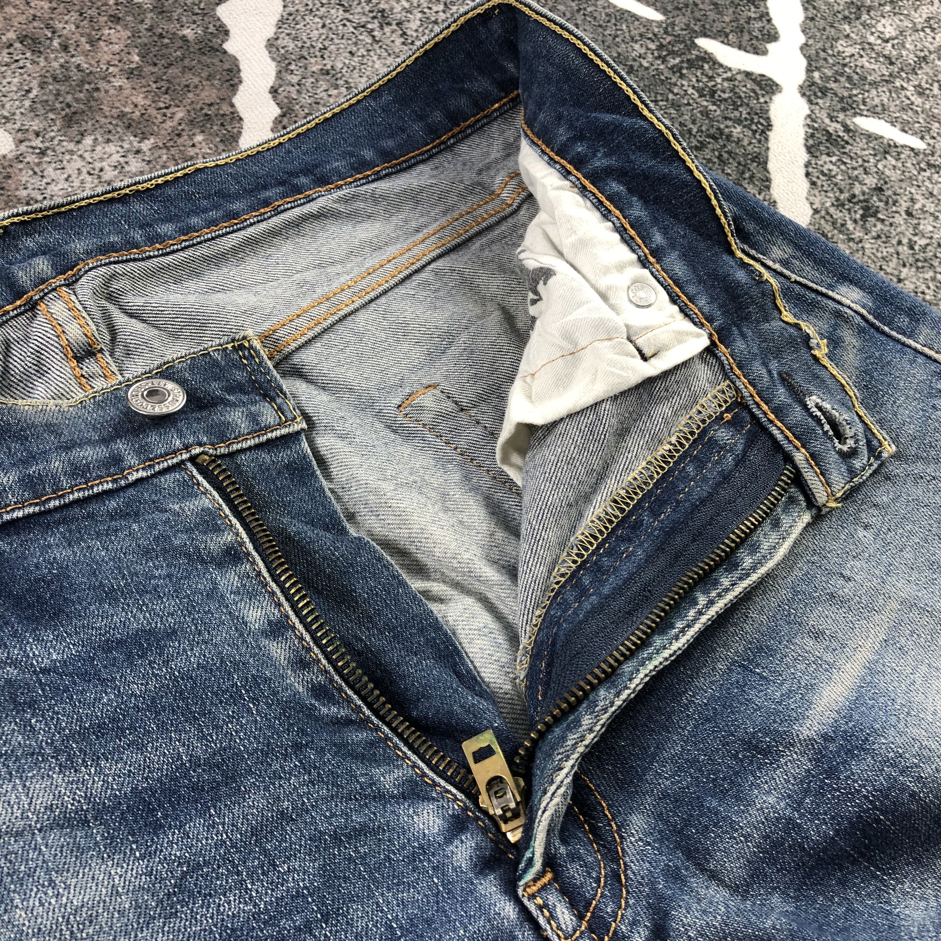 Levi's Vintage Levis 513 Jeans Faded Blue Denim KJ1258 Size US 33 - 10 Thumbnail