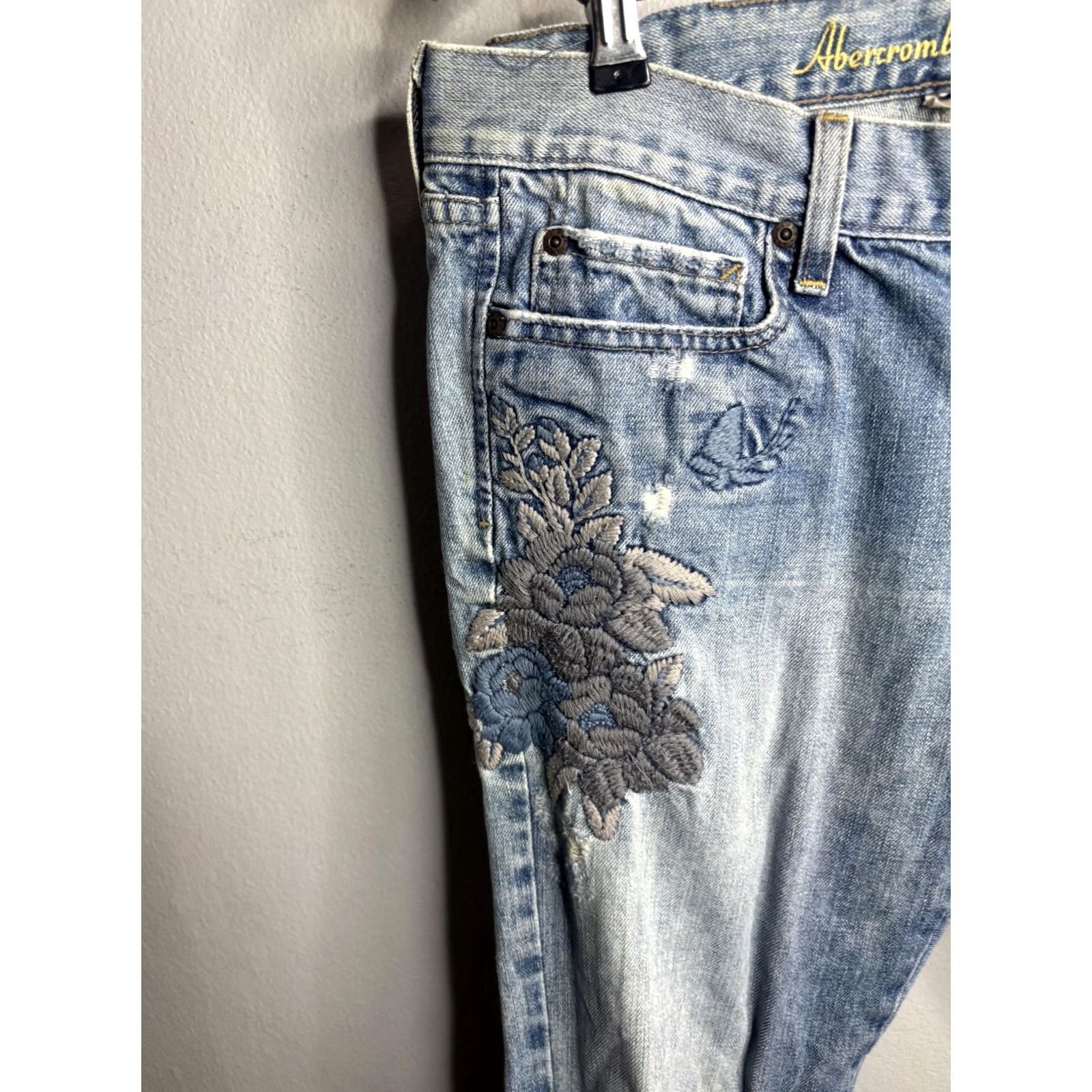 Abercrombie & Fitch Abercrombie & Fitch Jeans Womens 8 Blue Distressed Bootcut Embroidered Floral USA Size 30" / US 8 / IT 44 - 2 Thumbnail