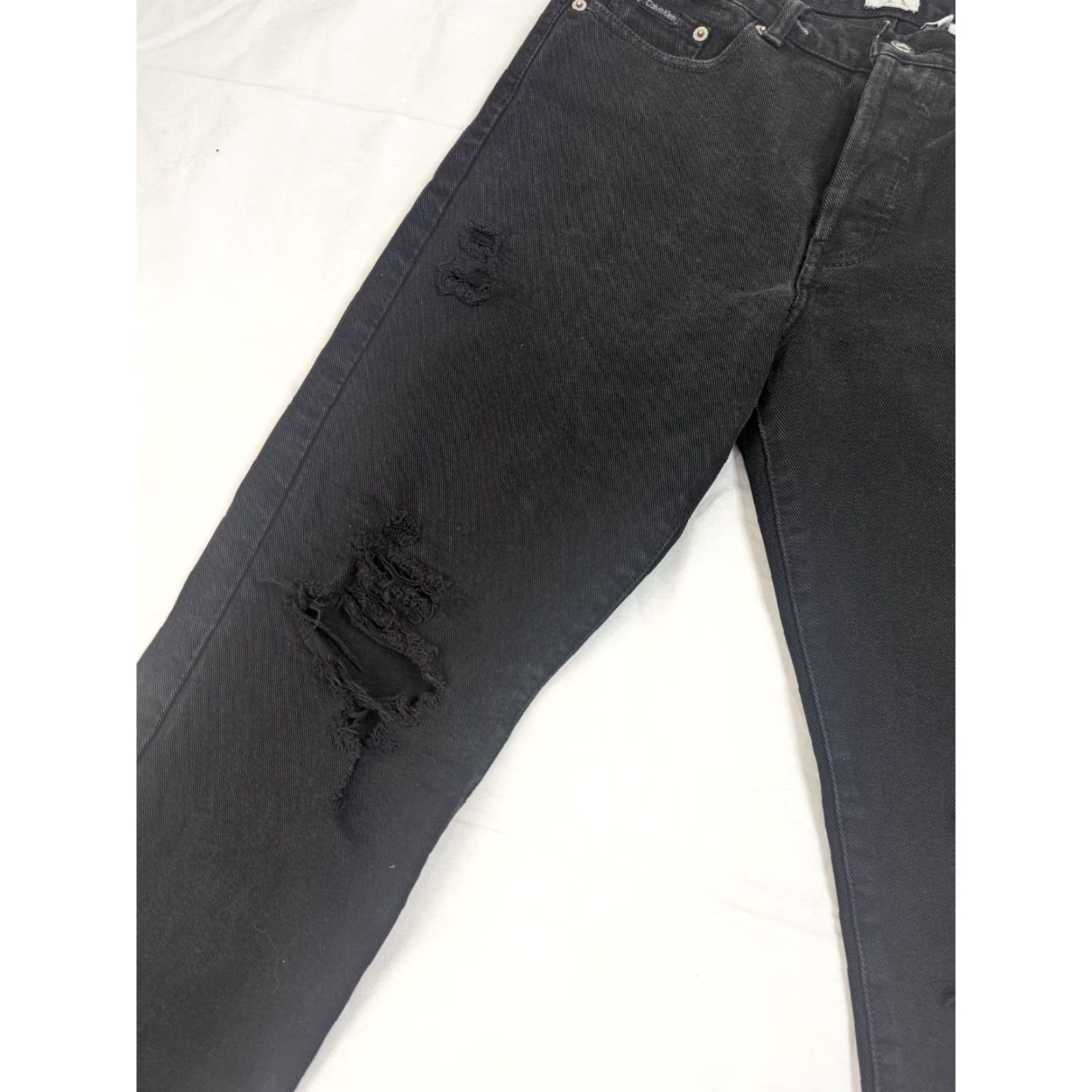 Calvin Klein VINTAGE Calvin Klein Jeans Womens 7 High Rise 30x29 Tapered Crop Distressed V2W Jeans 80s 90s Retro USA Womens Size 28" / US 6 / IT 42 - 4 Thumbnail