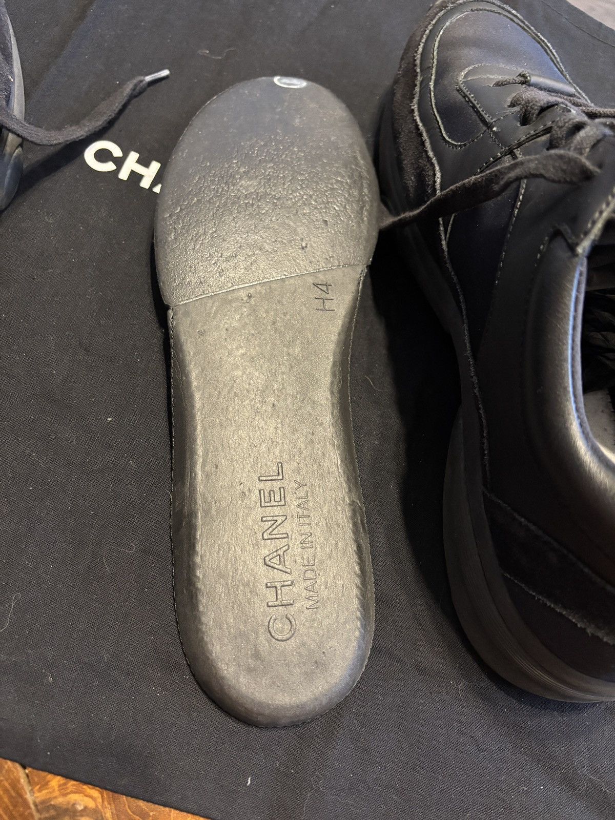 Chanel Chanel CC logo suede leather sneakers Size US 9 / EU 42 - 17 Thumbnail