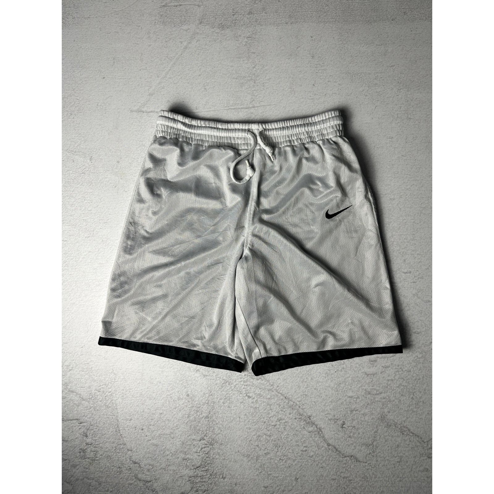 Nike Vintage Nike White Basketball Shorts - Men's Large Sized Size US 32 / EU 48 - 1 Thumbnail