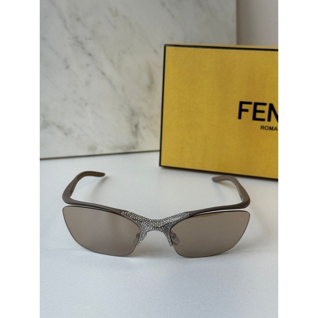 Fendi NEW Fendi FE40176U Crystal Mask Sunglasses Beige $1210 Size ONE SIZE - 4 Thumbnail
