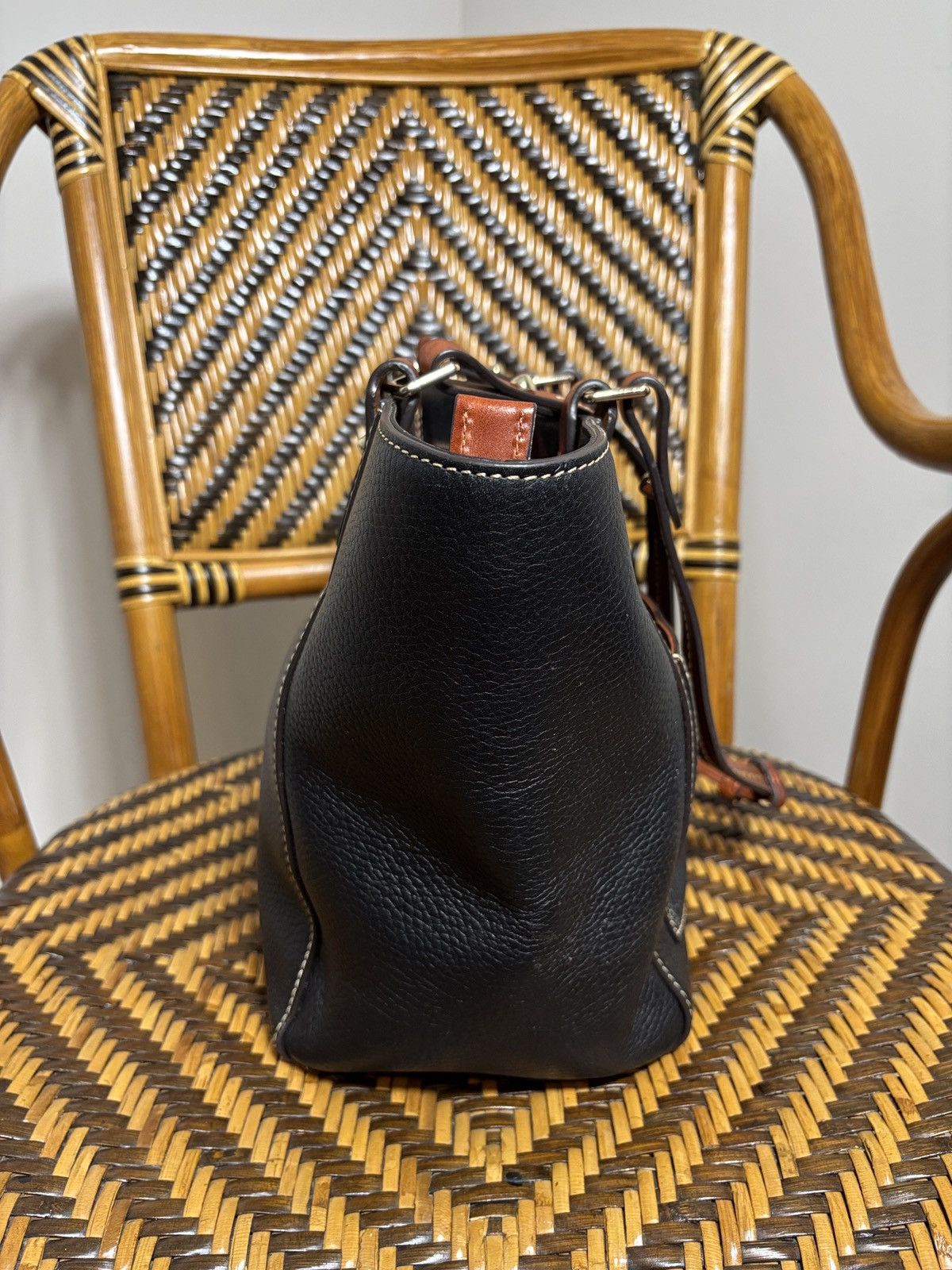 Dooney & Bourke Dooney & Bourke Black Pebbled Leather Tote Brown Straps Size ONE SIZE - 2 Thumbnail