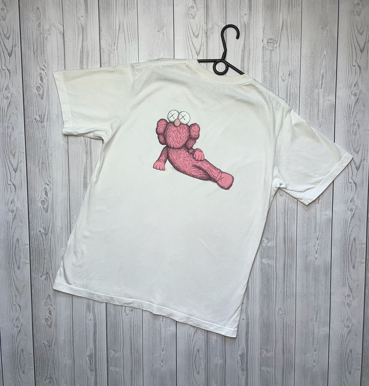 Kaws × Uniqlo × Vintage Vintage Kaws x Uniqlo tee logo rare size L/Xl Size US L / EU 52-54 / 3 - 1 Thumbnail