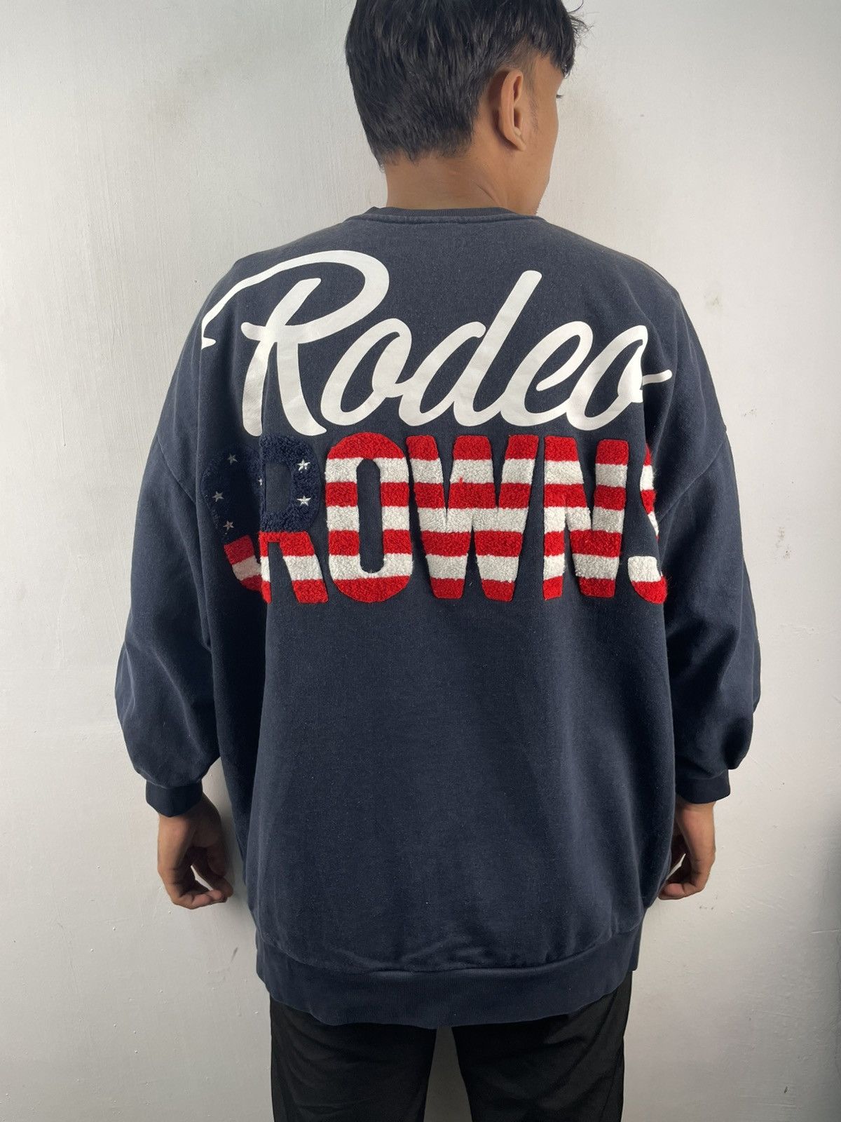 Japanese Brand Vintage Rodeo Crown Sweatshirt Spellout Embroidery Sunfaded Size US XXL / EU 58 / 5 - 1 Thumbnail