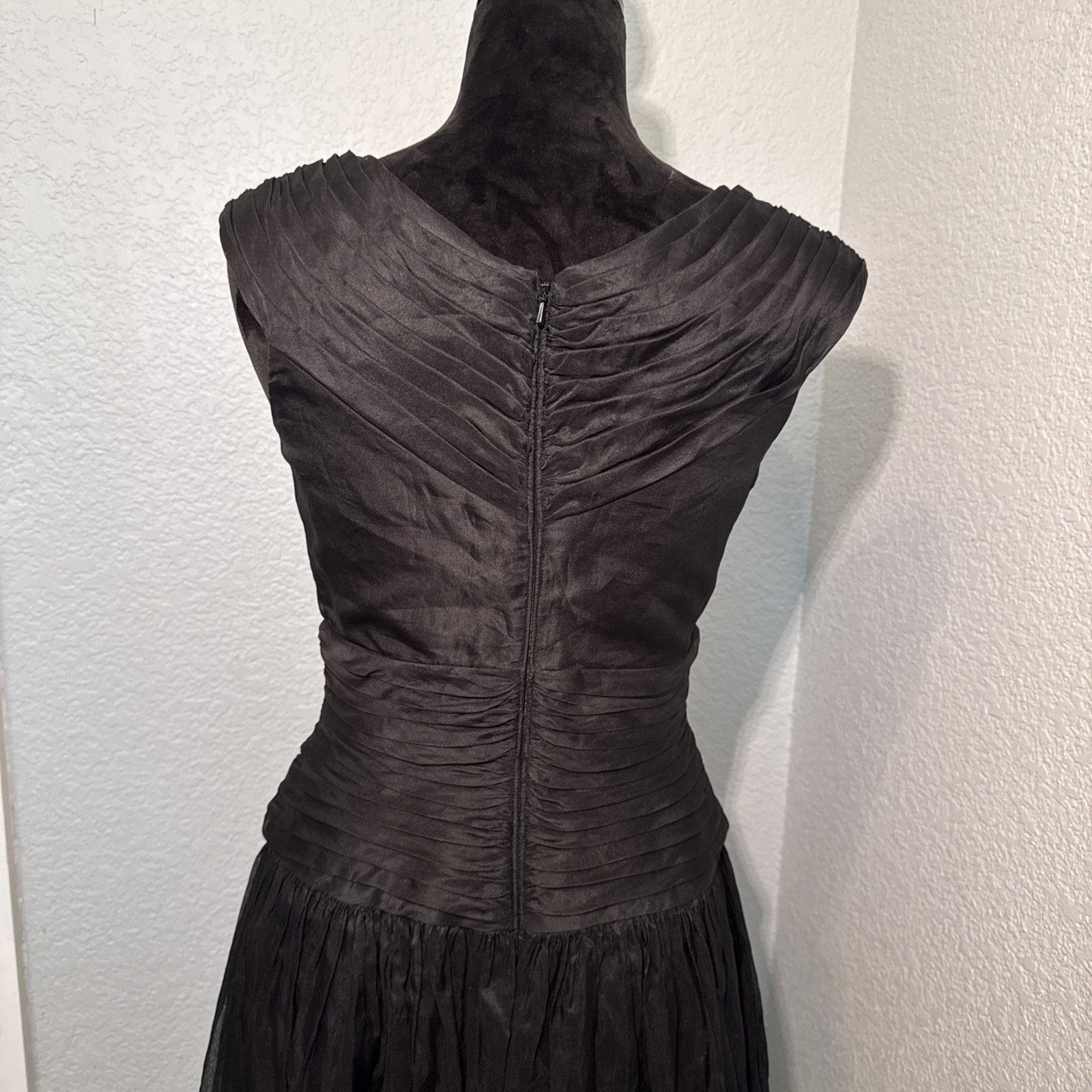 Tadashi Shoji Tadashi 100% Silk Black Dress Eyelet Cutouts In Skirt Size 2 Size XS / US 0-2 / IT 36-38 - 6 Thumbnail