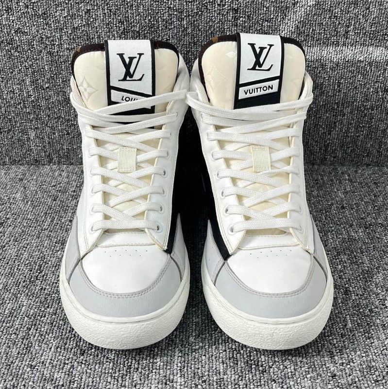 Louis Vuitton Louis Vuitton Monogram Unisex Casual Sneakers - Size US 8 / EU 41 - 2 Thumbnail