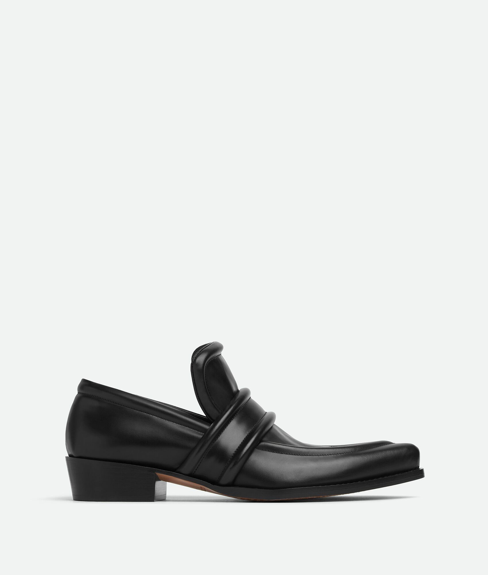 o1n1vont0325 Spada Loafers in Black