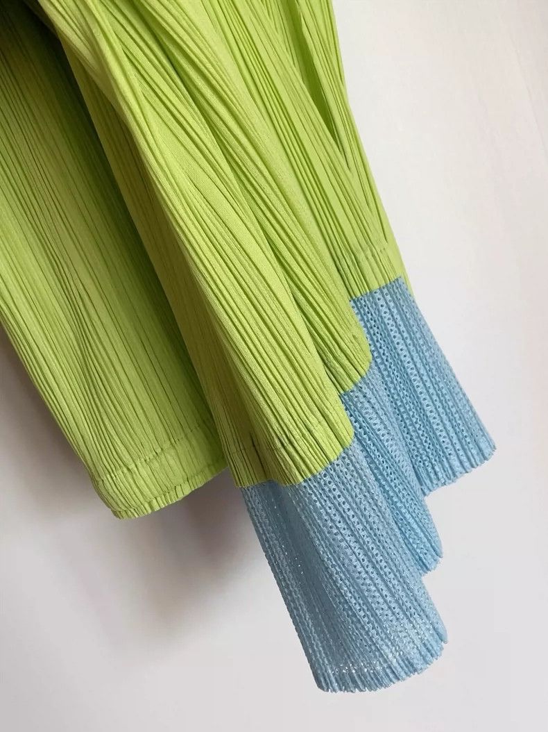 Issey Miyake Issey Miyake size:3 Green pleated skirt Size 22" - 8 Thumbnail