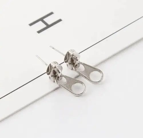 Other Punk Metal Zipper Shape Studs Earring (1pairs） Size ONE SIZE - 1 Thumbnail