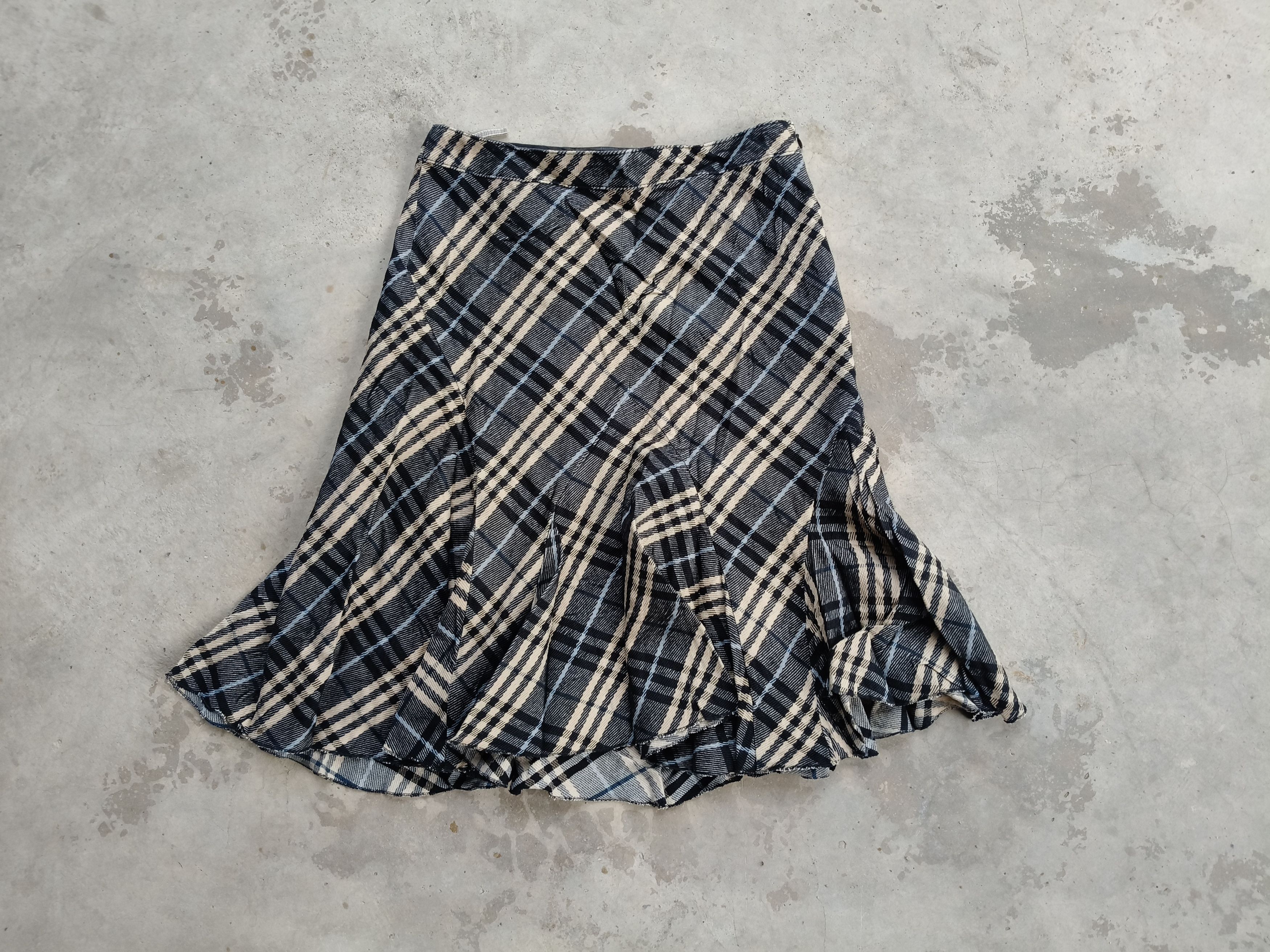 Burberry Burberry Blue Label Mini Skirt Size 26" / US 2 / IT 38 - 1 Thumbnail