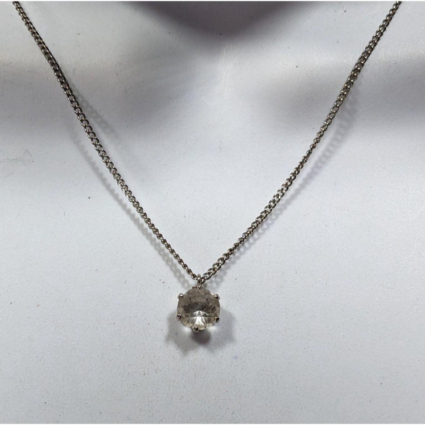 Other Minimalist Clear Gemmed Silver Tone Pendant Necklace Size ONE SIZE - 5 Thumbnail