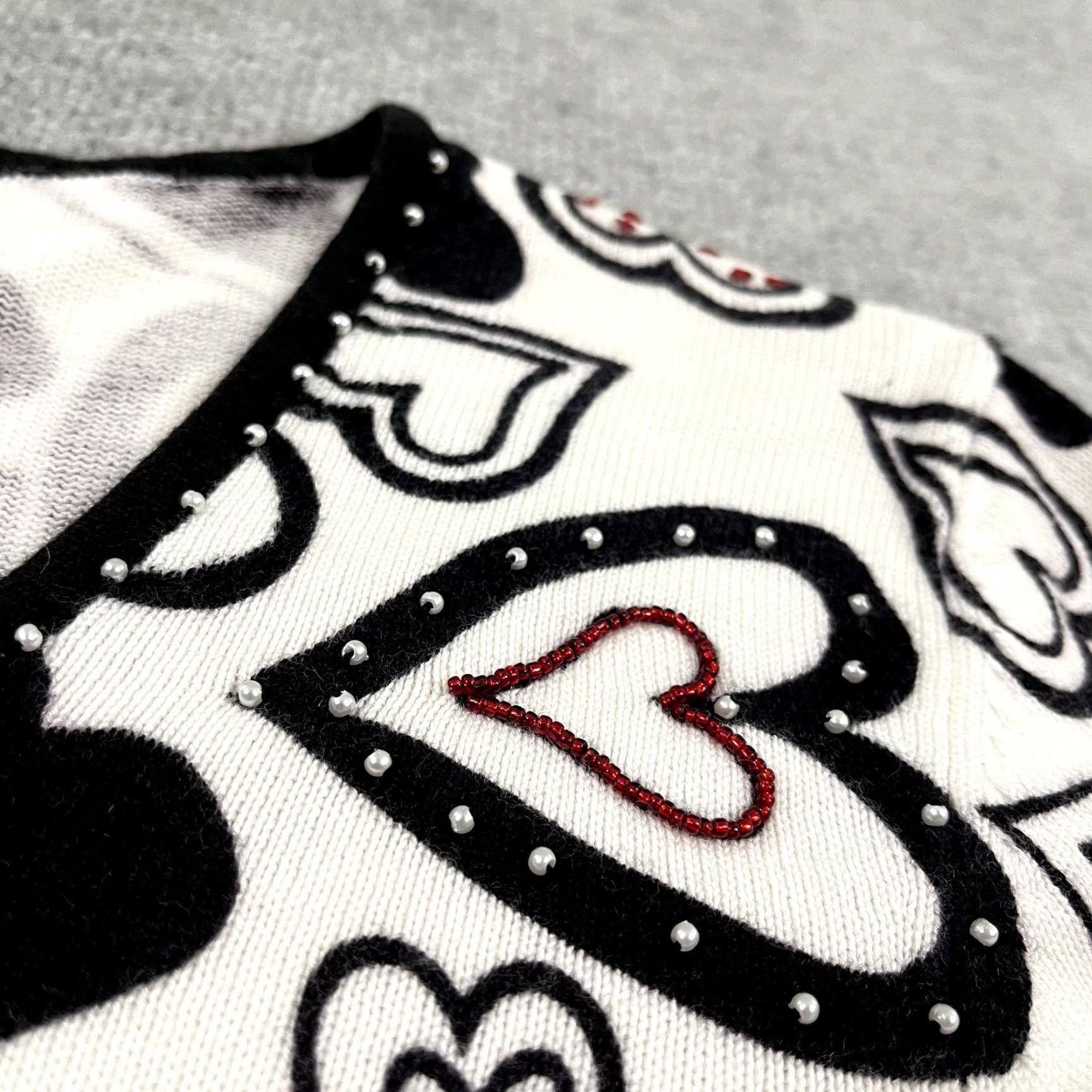Vintage BEREK Sweater Womens Medium White Black Hearts Love Beaded Sequin Square Neck Size M / US 6-8 / IT 42-44 - 7 Thumbnail