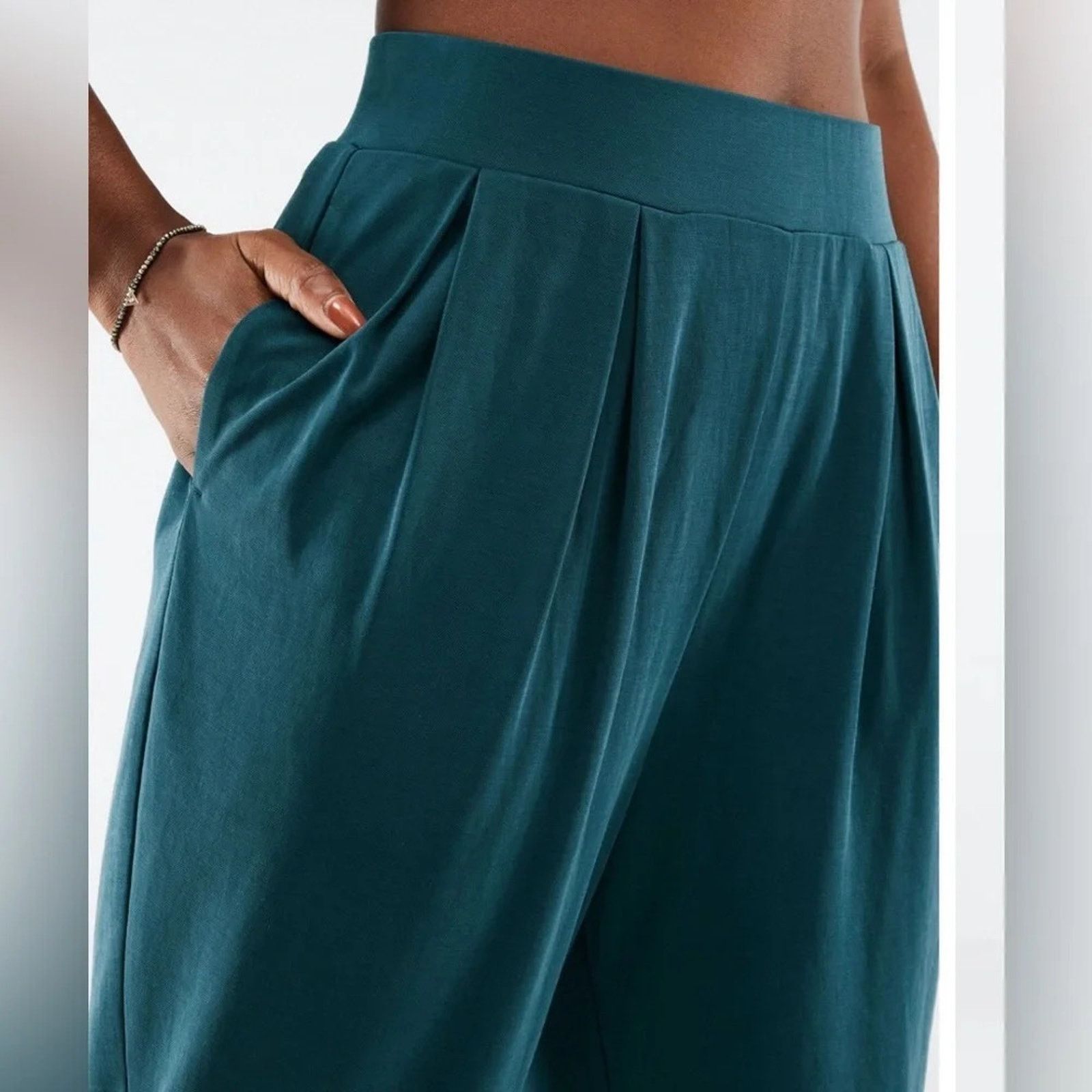 Fabletics Fabletics Knit Tapered Pants, size XS Size 27" / US 4 / IT 40 - 1 Thumbnail