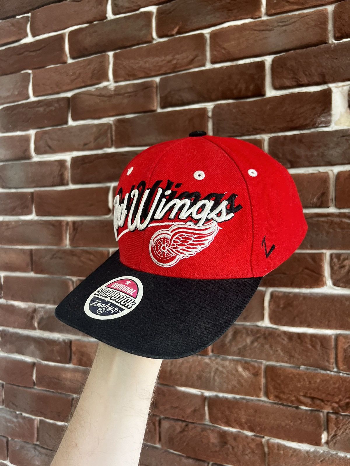 NHL Detroit Red Wings NHL Sport Red Hat Cap Snapback Streetwear Size ONE SIZE - 2 Thumbnail