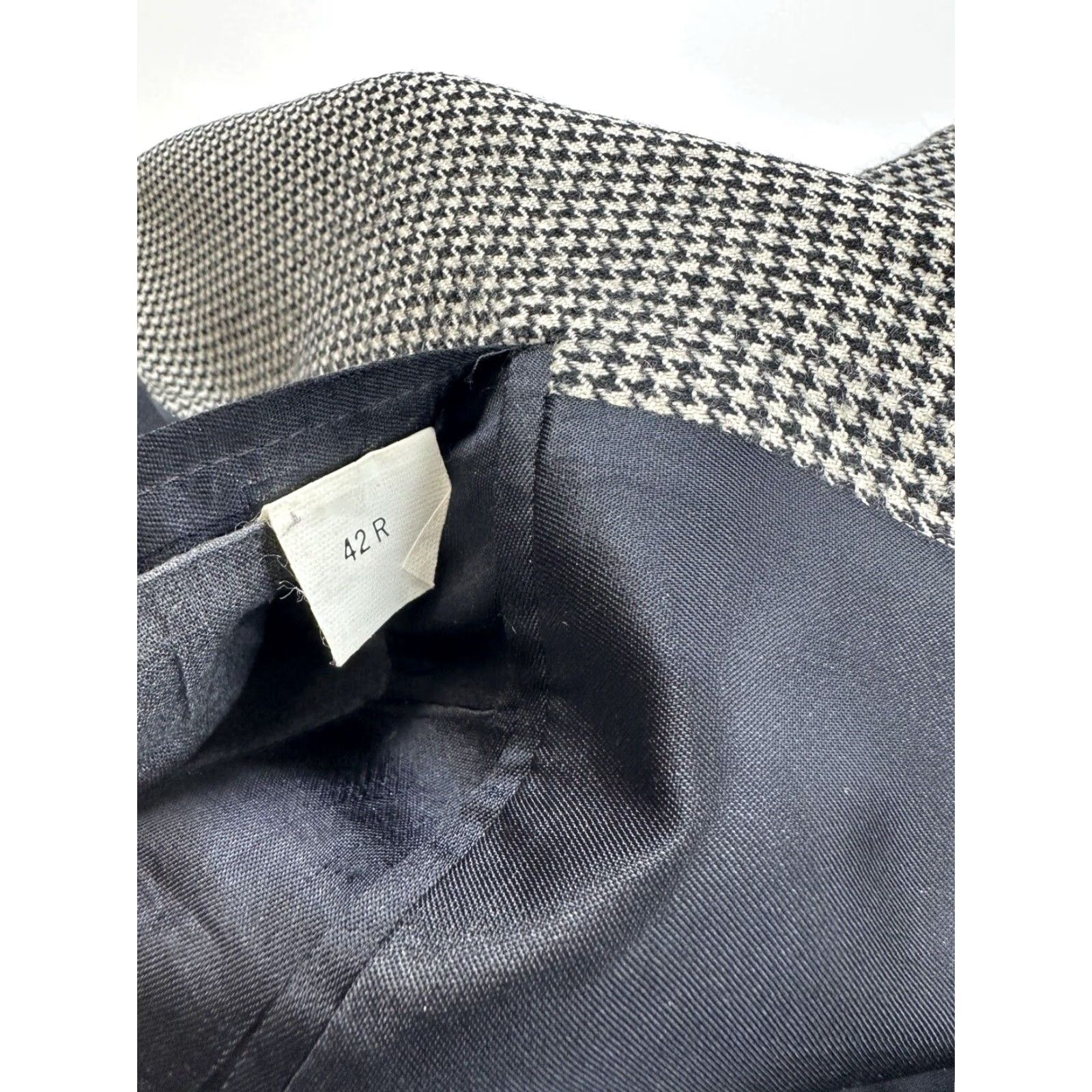 Oscar De La Renta Oscar de la Renta Blazer Sport Coat Men 42R Notch Lapel Black White Tweed Herringbone Dry Clean Only 1 Piece Regular Fit Inner Pockets Jacket Coat Size 42R - 7 Thumbnail