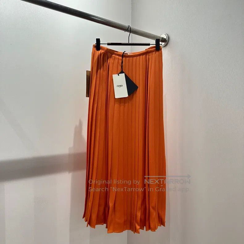 Fendi Fendi Pleated mid-length half-skirt, vinegar Size 24" / US 00 / IT 34 - 1 Thumbnail