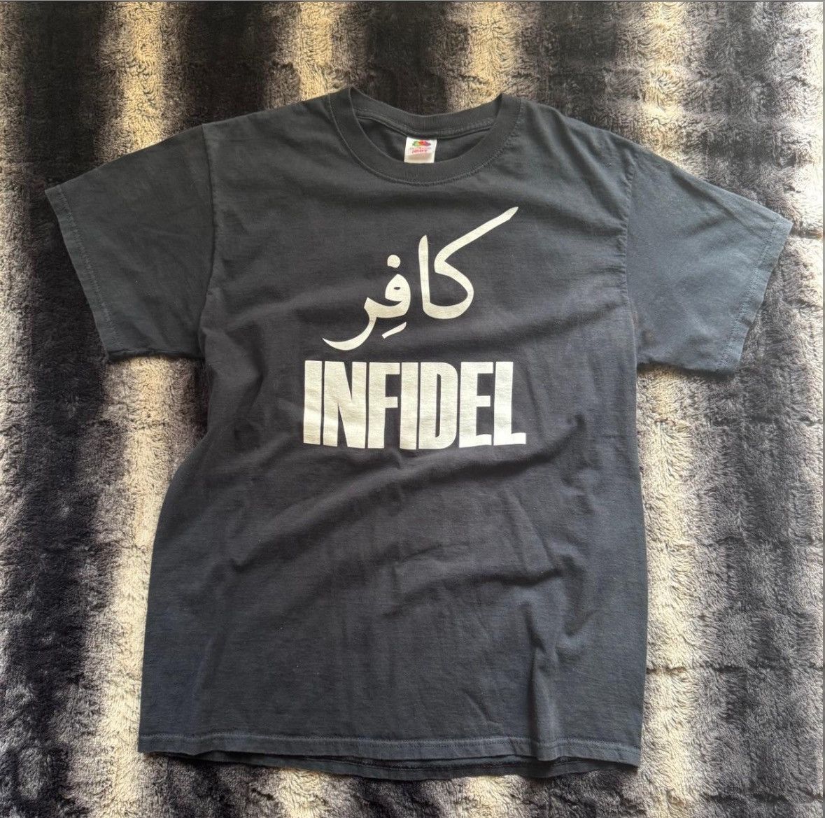 Fruit Of The Loom × Vintage Vintage Y2K Infidel Grunge Graphic T-Shirt Size US L / EU 52-54 / 3 - 1 Thumbnail