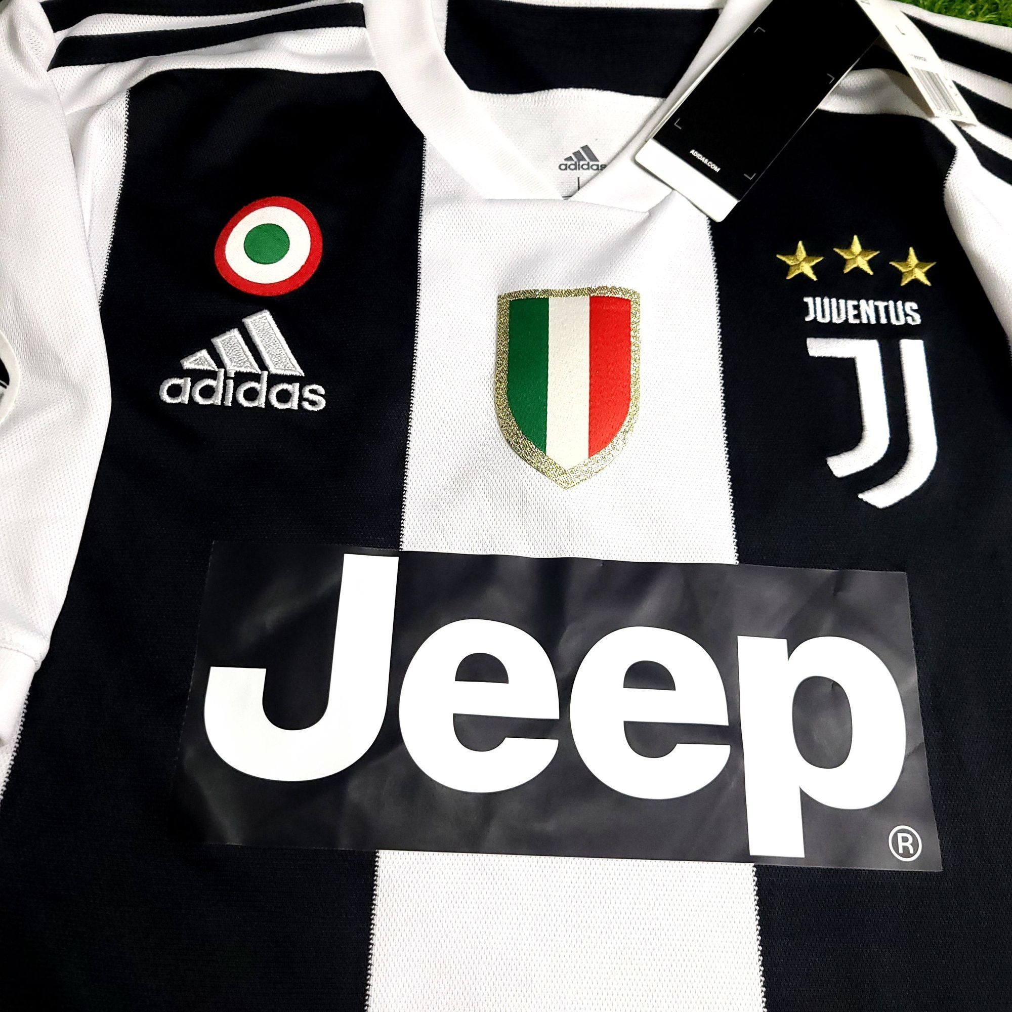 Adidas Ronaldo Juventus 2018 2019 DEBUT UEFA Soccer Jersey BNWT L Size US L / EU 52-54 / 3 - 3 Thumbnail