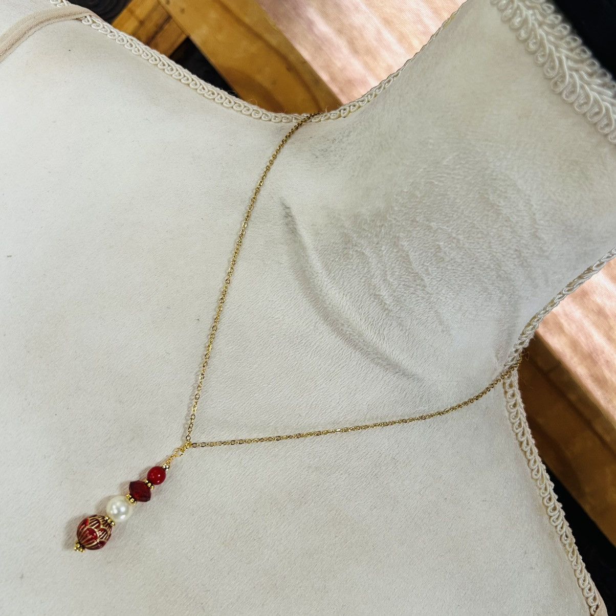 Handmade Handcrafted elegant glass beaded pendant on chain necklace Size ONE SIZE - 2 Thumbnail