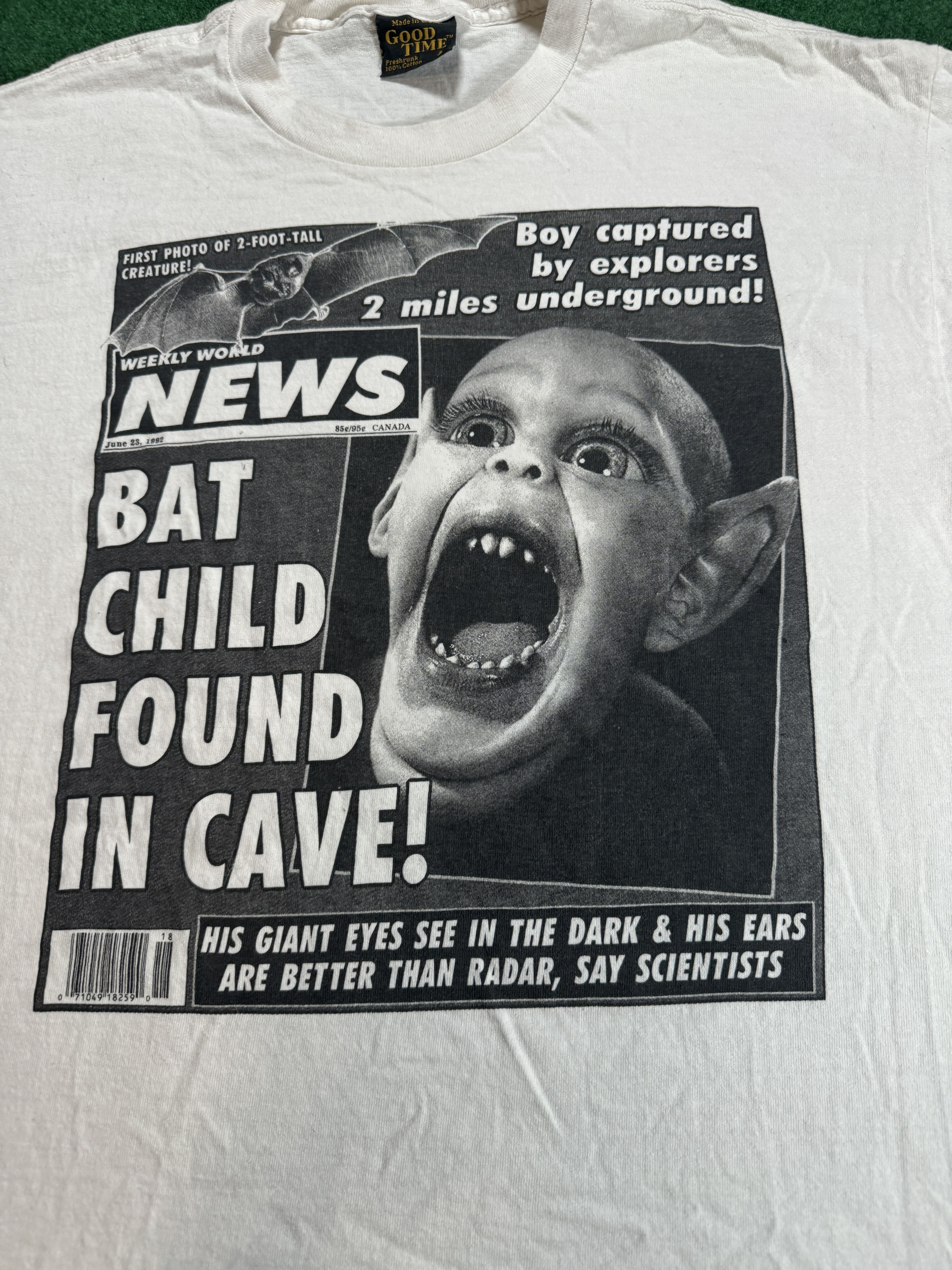Vintage VTG 90s Week World News Bat Child Boy Original RARE TShirt Size US L / EU 52-54 / 3 - 2 Thumbnail