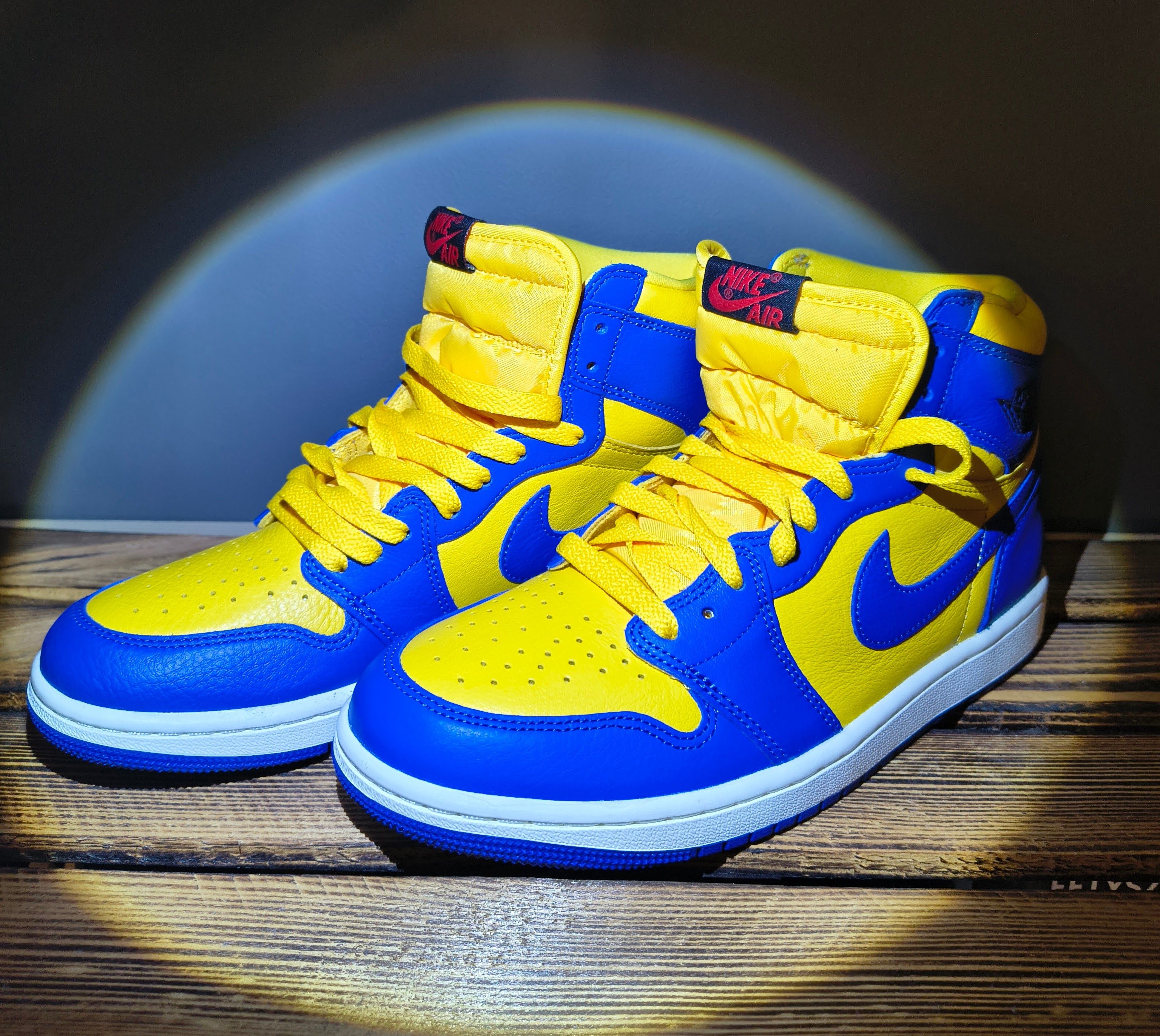 Nike Nike Women's Air Jordan 1 Retro High OG "Reverse Laney" - DS Size US 9.5 / IT 39.5 - 2 Thumbnail