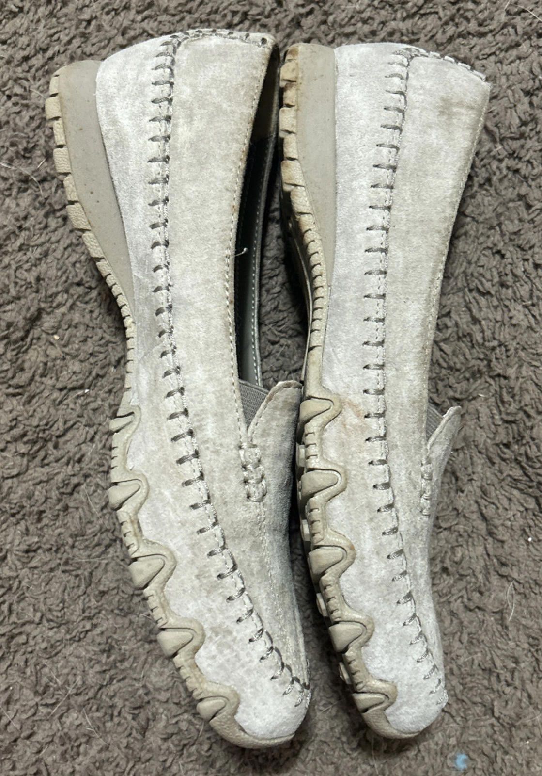 SKECHERS SKECHERS Relaxed Fit Memory Foam Beige Suede Women's Sz9 Size US 9 / IT 39 - 2 Thumbnail