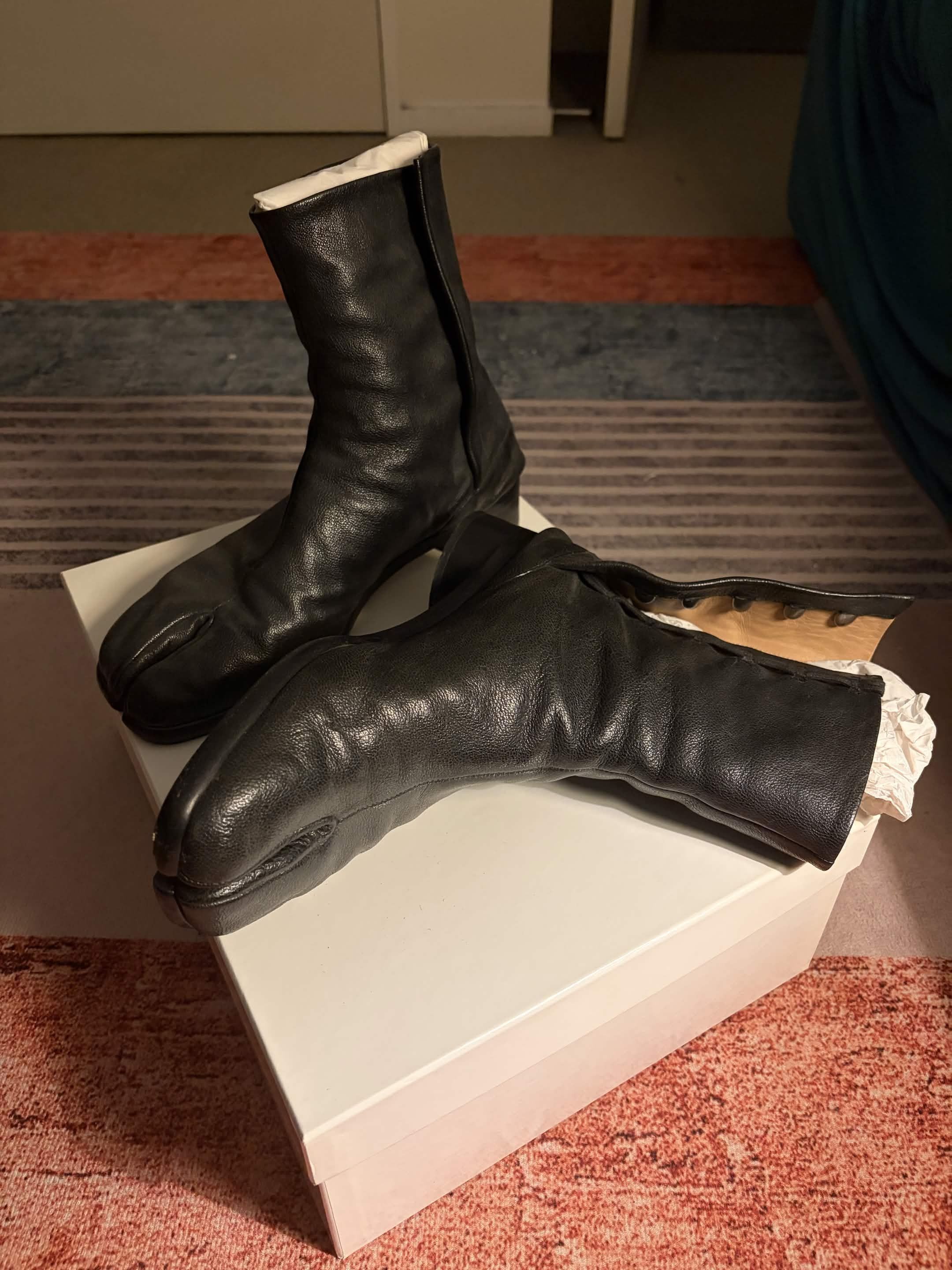 Maison Margiela 1.5k$ REEBOK X MAISON MARGIELA AW20 Tabi  display picture 2