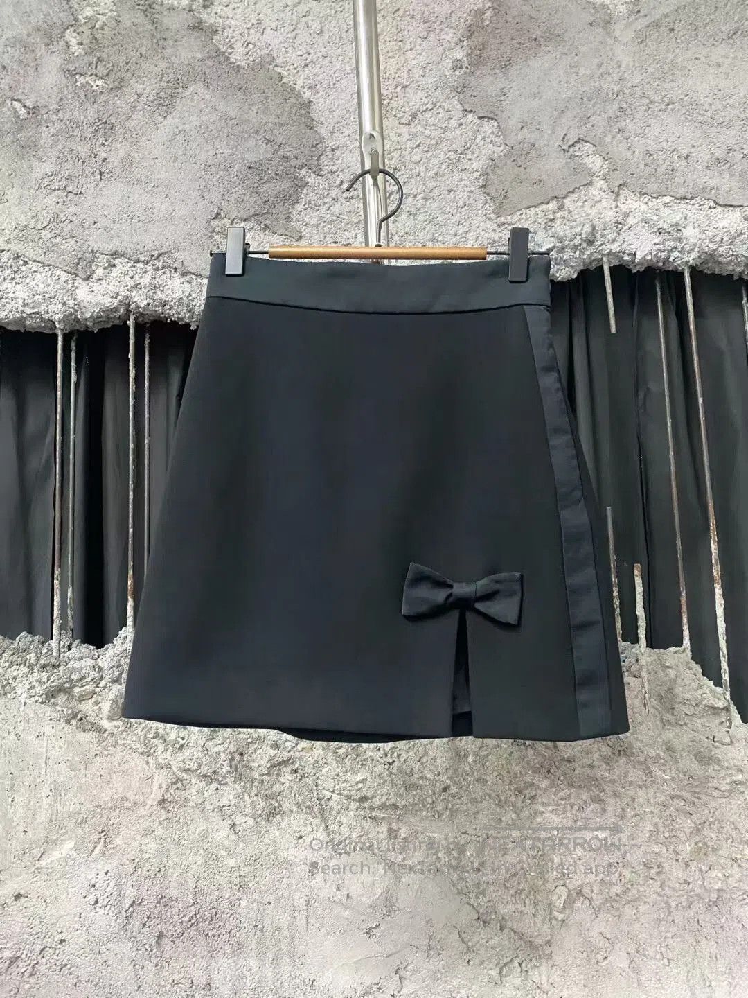 Miu Miu miumiu black bow short skirt. Size 37" - 1 Thumbnail