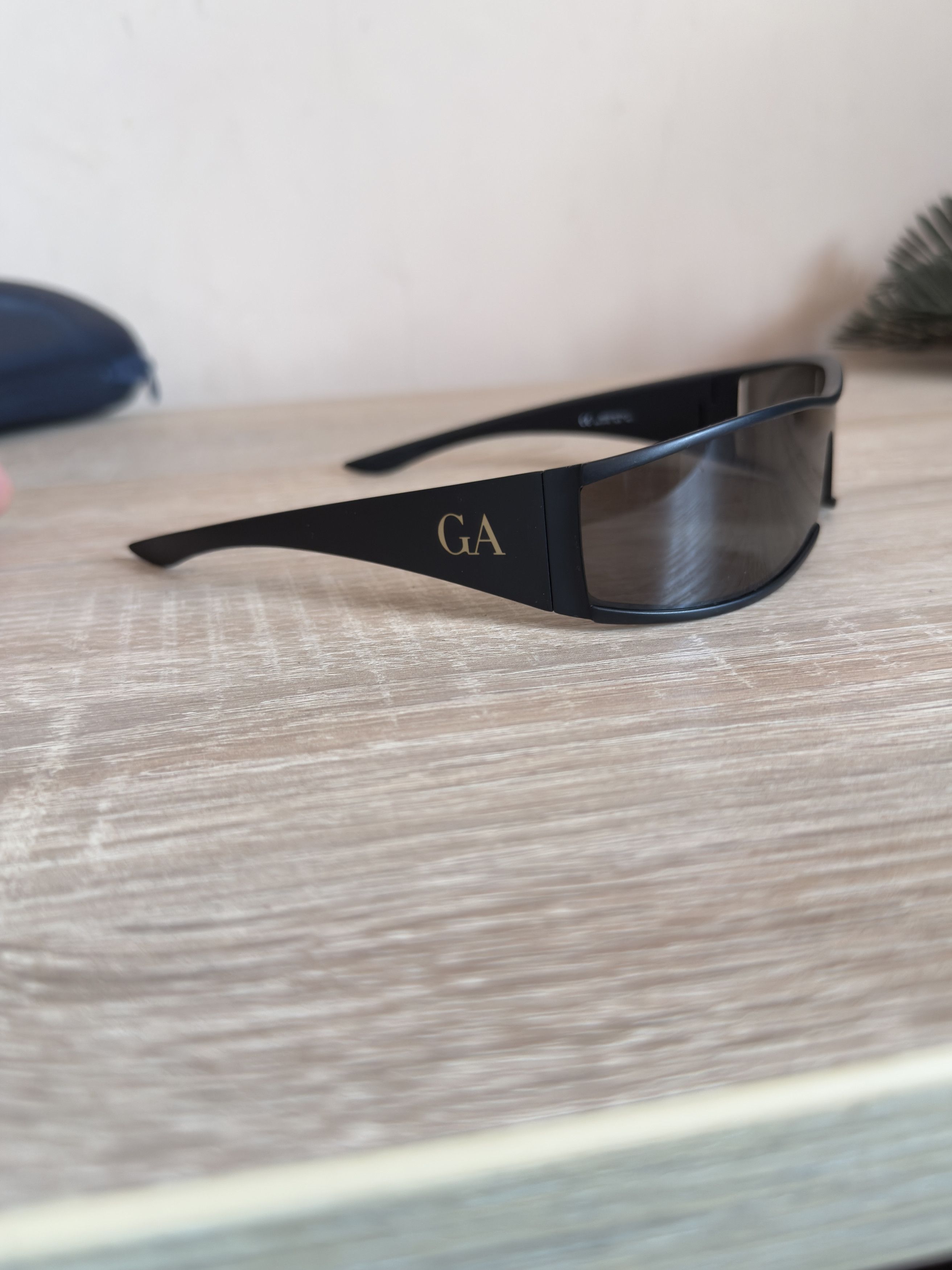 Giorgio Armani Black sunglasses tight mask giorgio Armani rare Size ONE SIZE - 3 Thumbnail