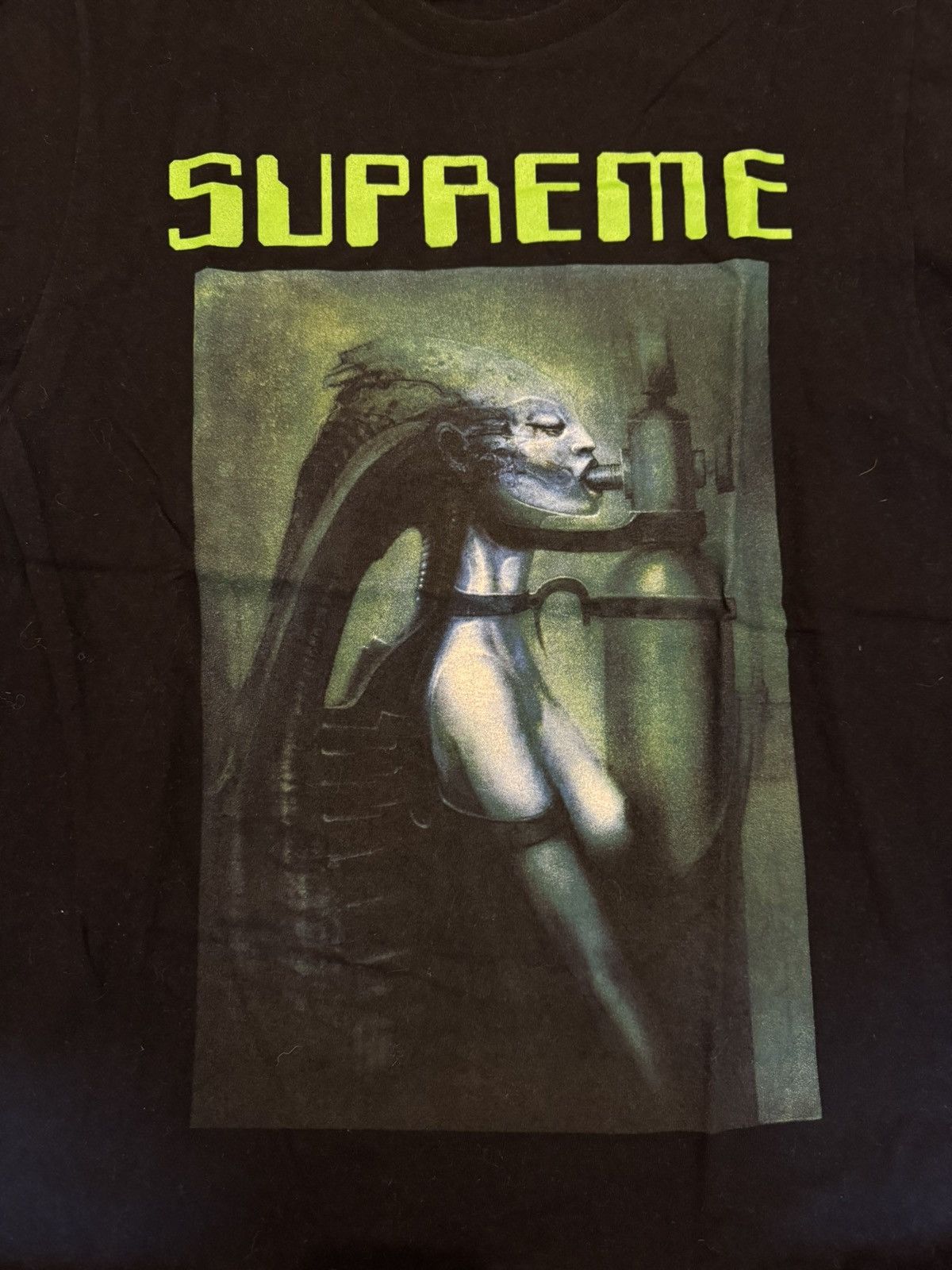 Supreme Supreme HR Giger Alien Size US M / EU 48-50 / 2 - 3 Thumbnail