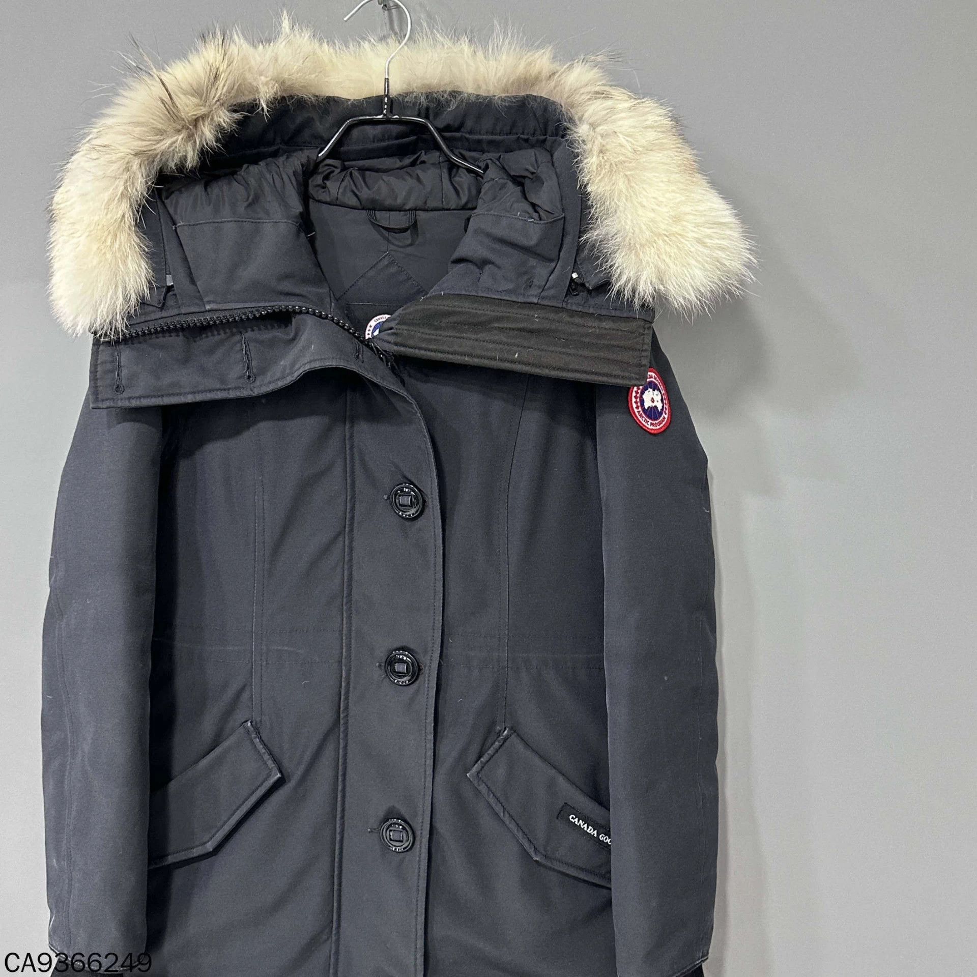 Canada Goose Canada Goose black mid-length fur trim down parka XS Size XS / US 0-2 / IT 36-38 - 2 Thumbnail