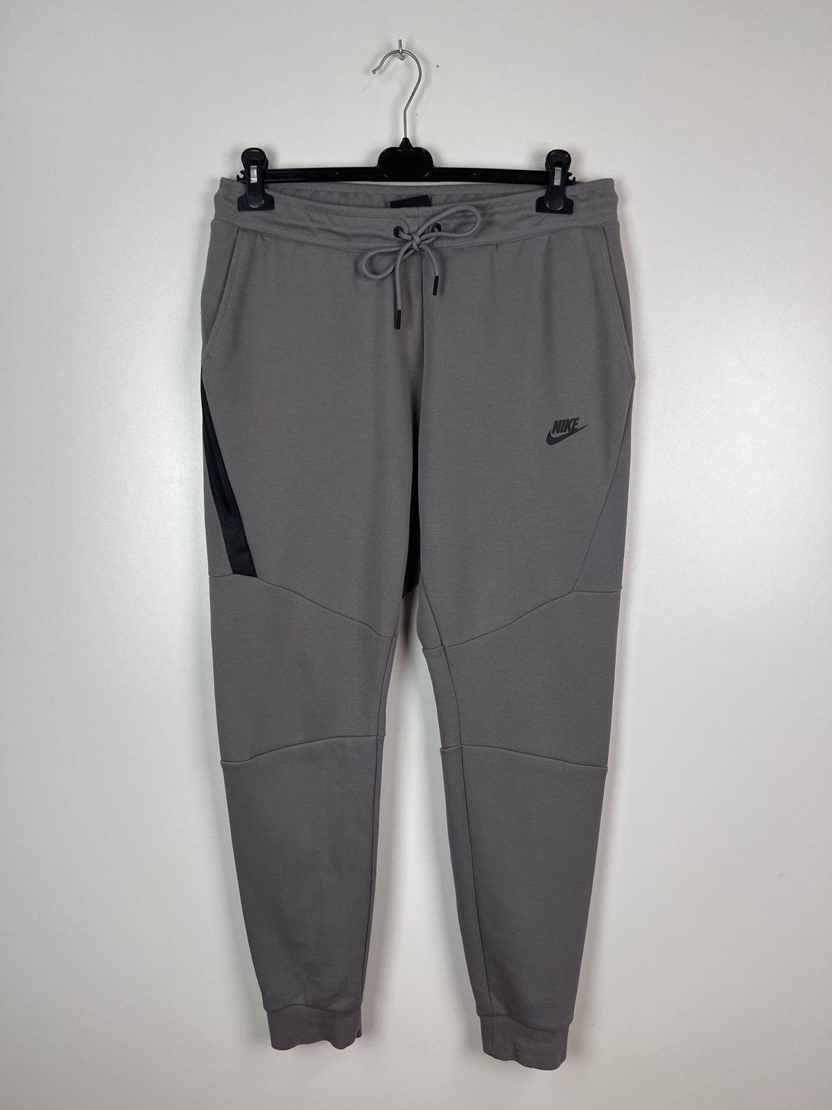 Nike Nike Tech Fleece streetwear sweat pant size L/34 Size US 34 / EU 50 - 1 Thumbnail