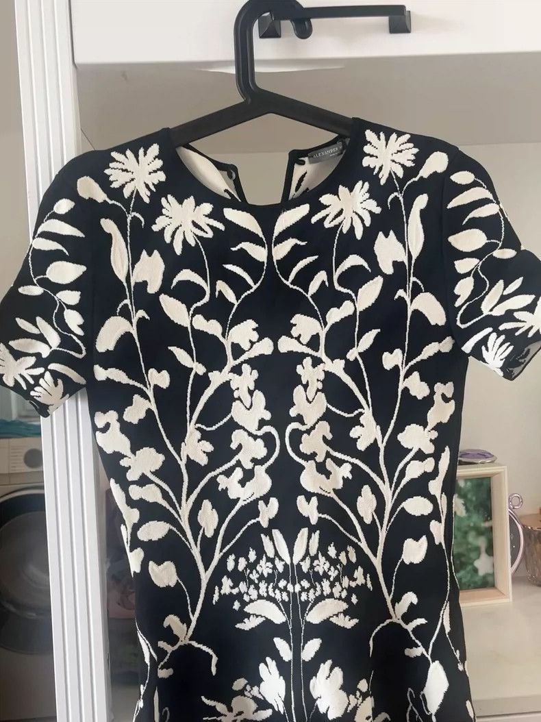 Alexander McQueen Alexander McQUEEN Dress 2505-Nextarrow Size M / US 6-8 / IT 42-44 - 2 Thumbnail