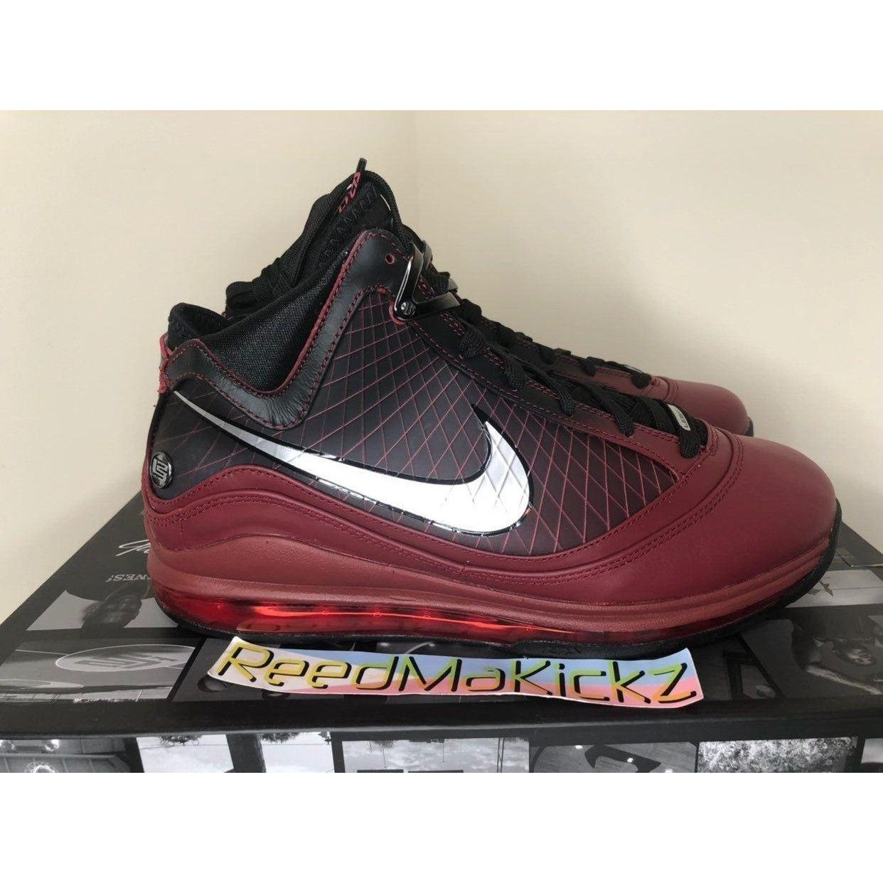 Nike Nike lebron 7 QS Christmas 2019 Mens 8.5us Size US 8.5 / EU 41-42 - 3 Thumbnail