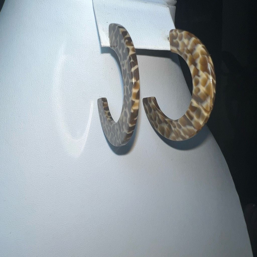Vintage Vintage Leopard Acrylic Half Hoop Earrings Size ONE SIZE - 1 Thumbnail