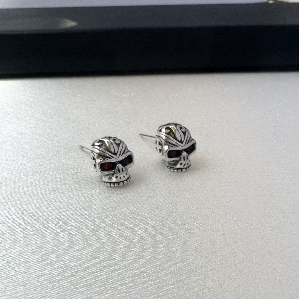 Designer Skull Head Stud Earrings for Men Women Hip Hop Unisex Style Size ONE SIZE - 2 Thumbnail