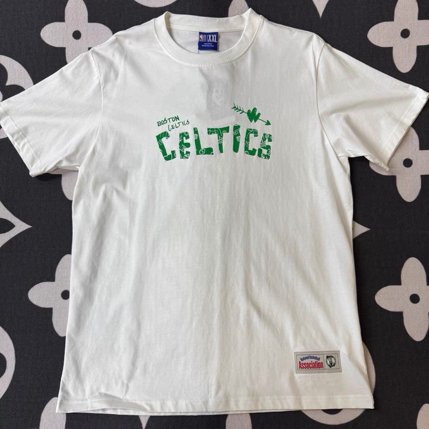NBA NBA Boston Celtics White & Green Short Sleeve T-shirt Q10 Size US XXL / EU 58 / 5 - 1 Thumbnail