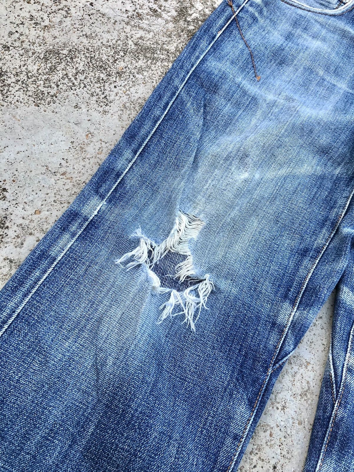 Other BUCKLE BACK MSGR DISTRESSED DENIM Size US 33 - 5 Thumbnail