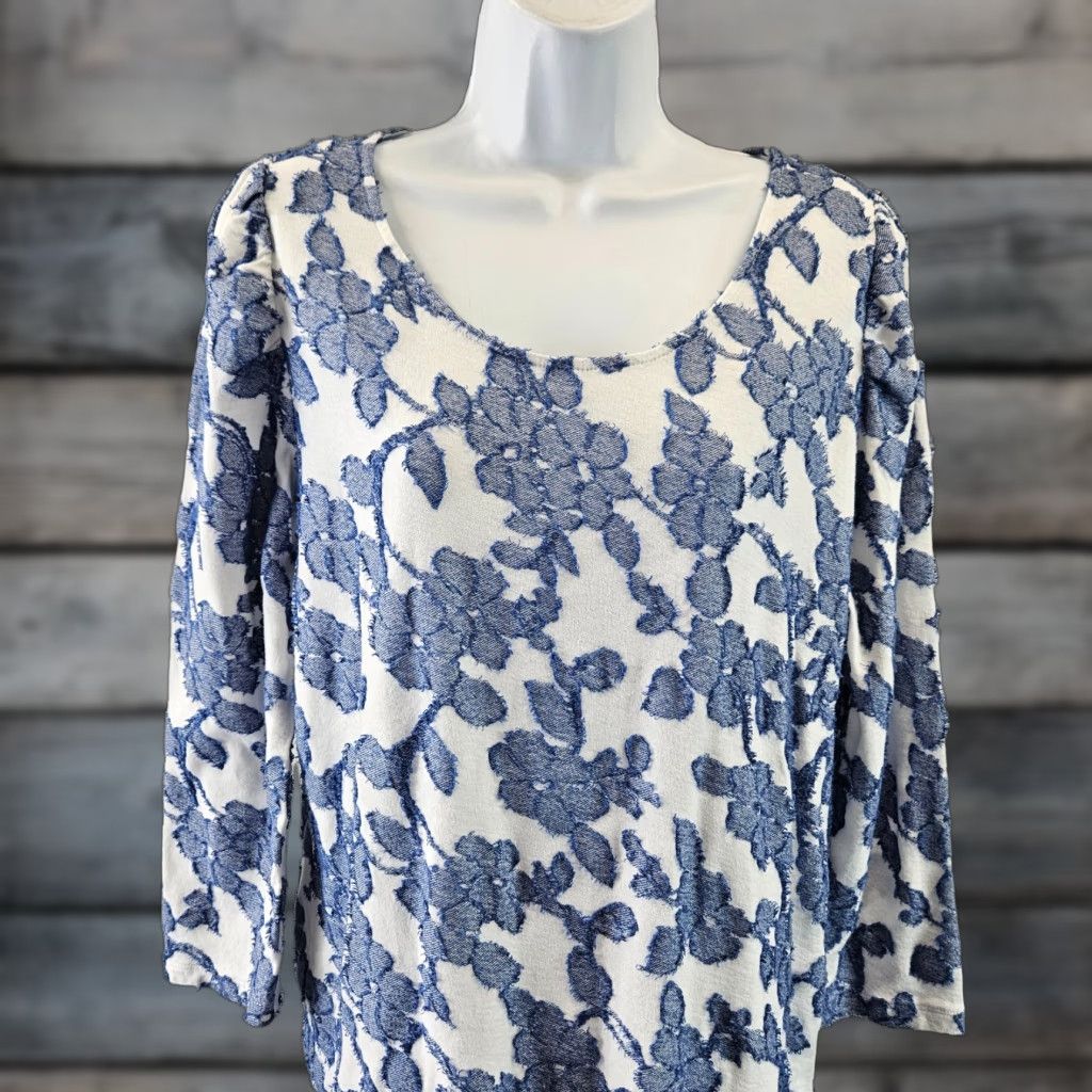 Loft LOFT Ann Taylor Womens Blouse Top Blue White Floral Textured Cotton Blend Size Large L Scoop Neck Holiday 90s? Size L / US 10 / IT 46 - 1 Thumbnail