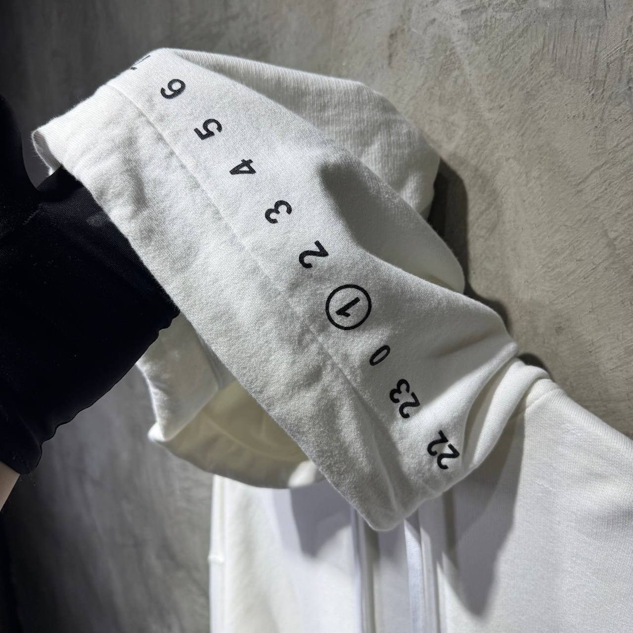 Maison Margiela Maison Margiela Number Hood. Hoodie Size US L / EU 52-54 / 3 - 3 Thumbnail